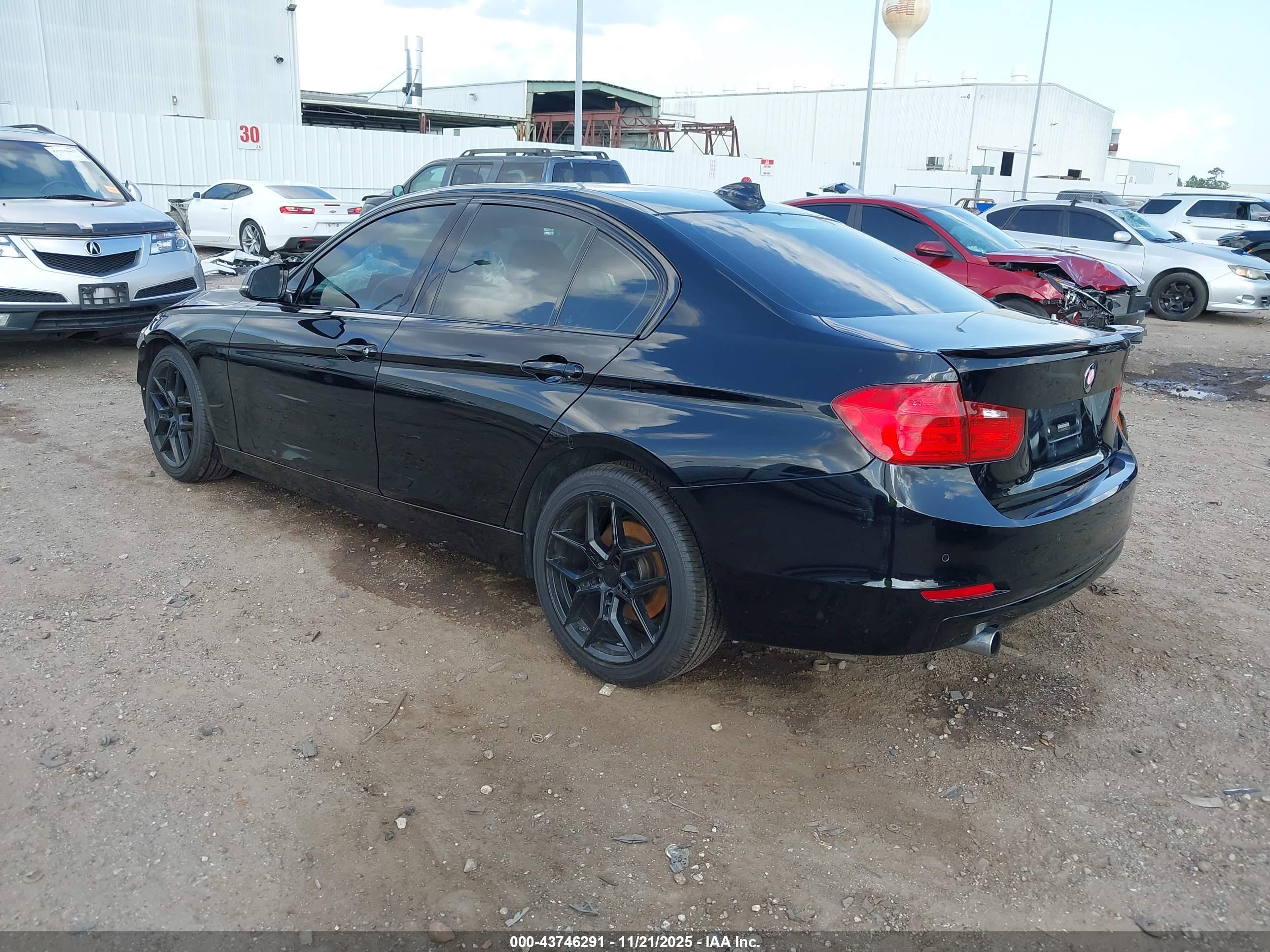 BMW 320I image 3