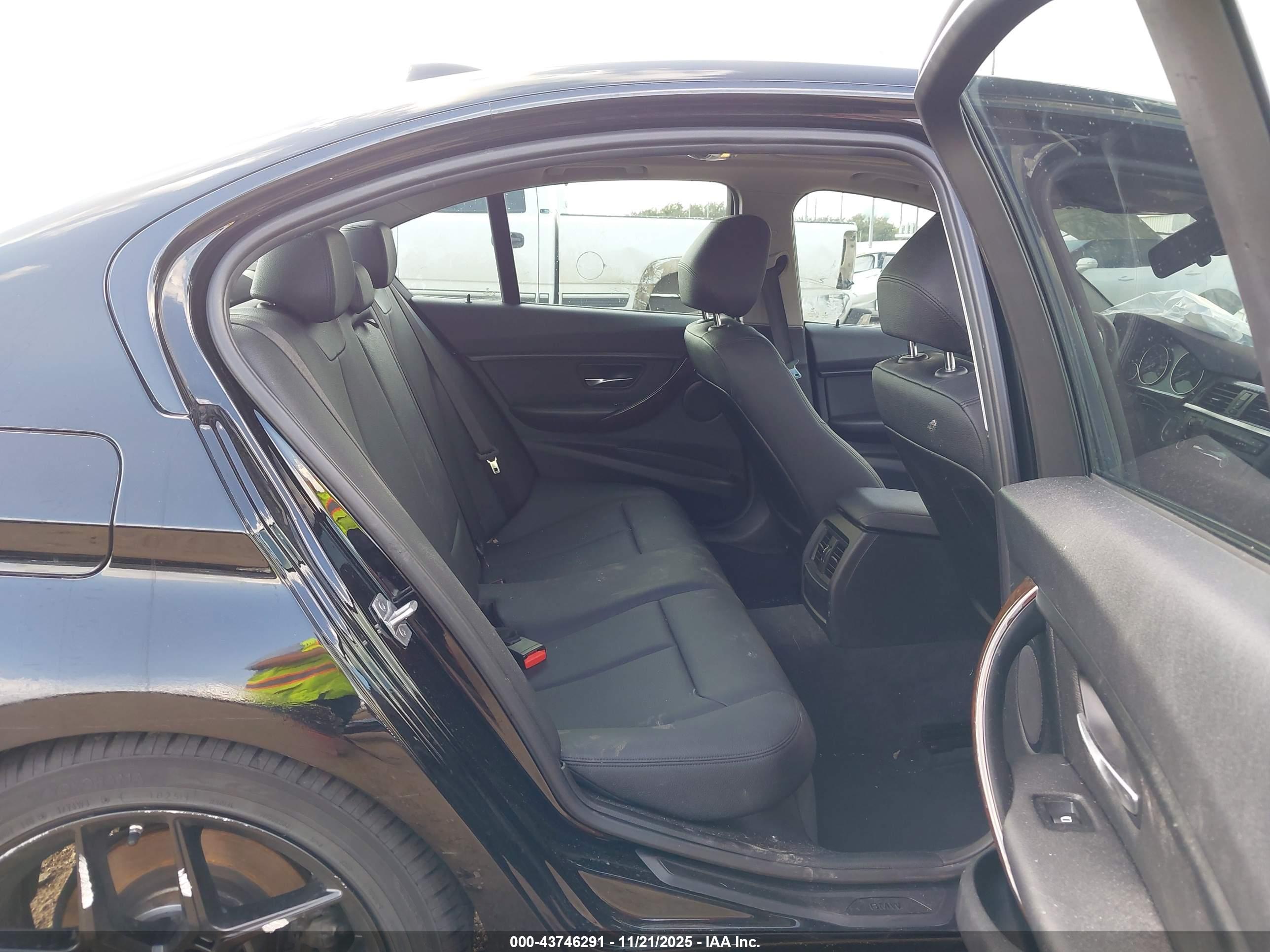 BMW 320I image 8