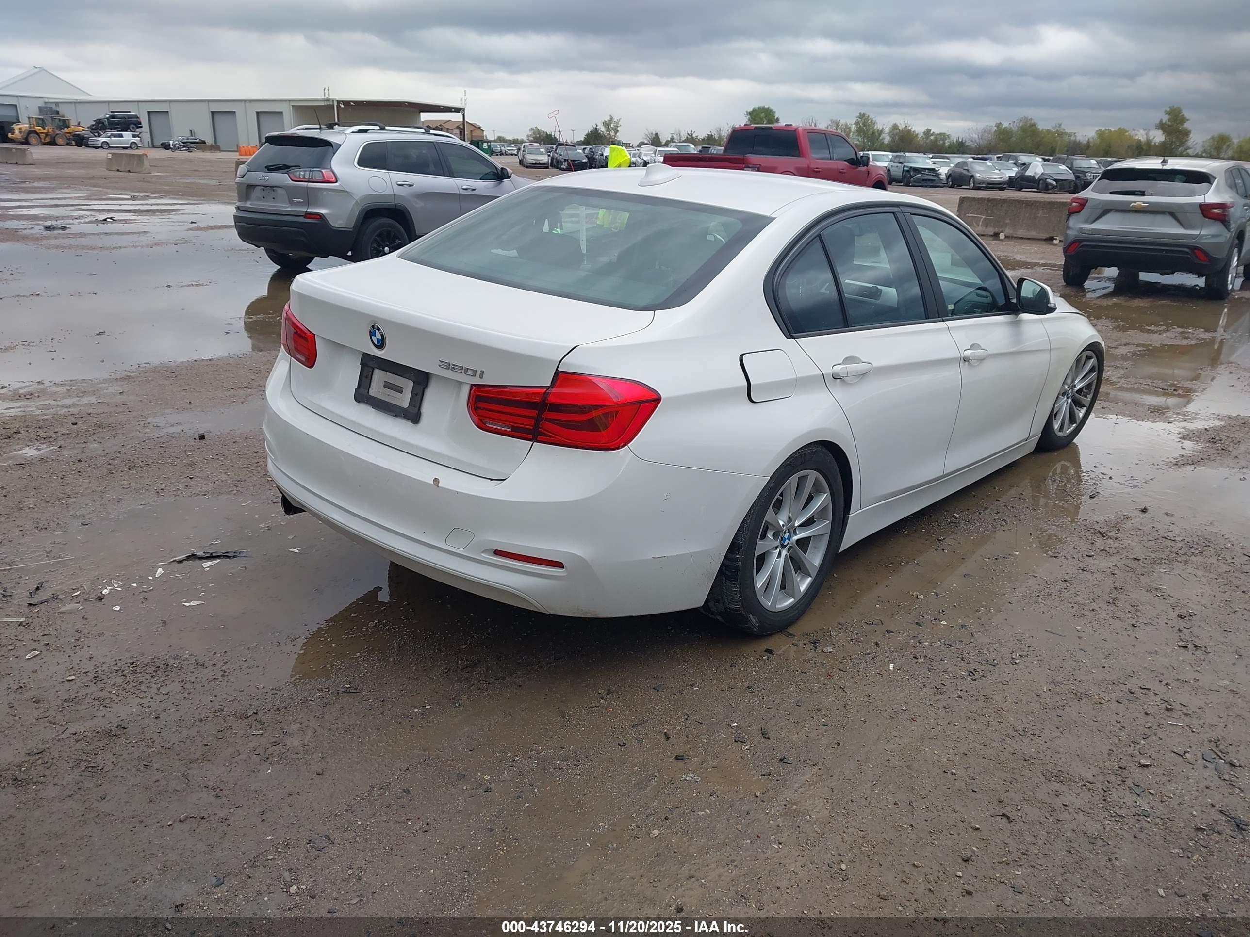 BMW 320I image 4