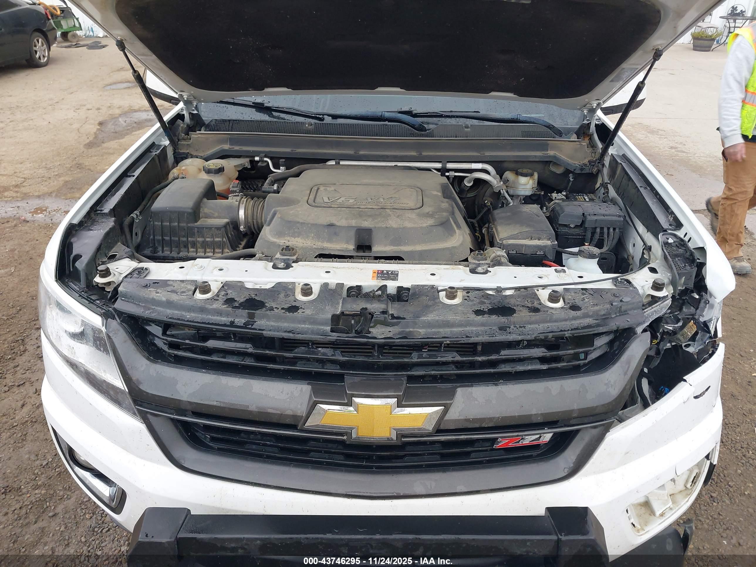 CHEVROLET COLORADO image 10