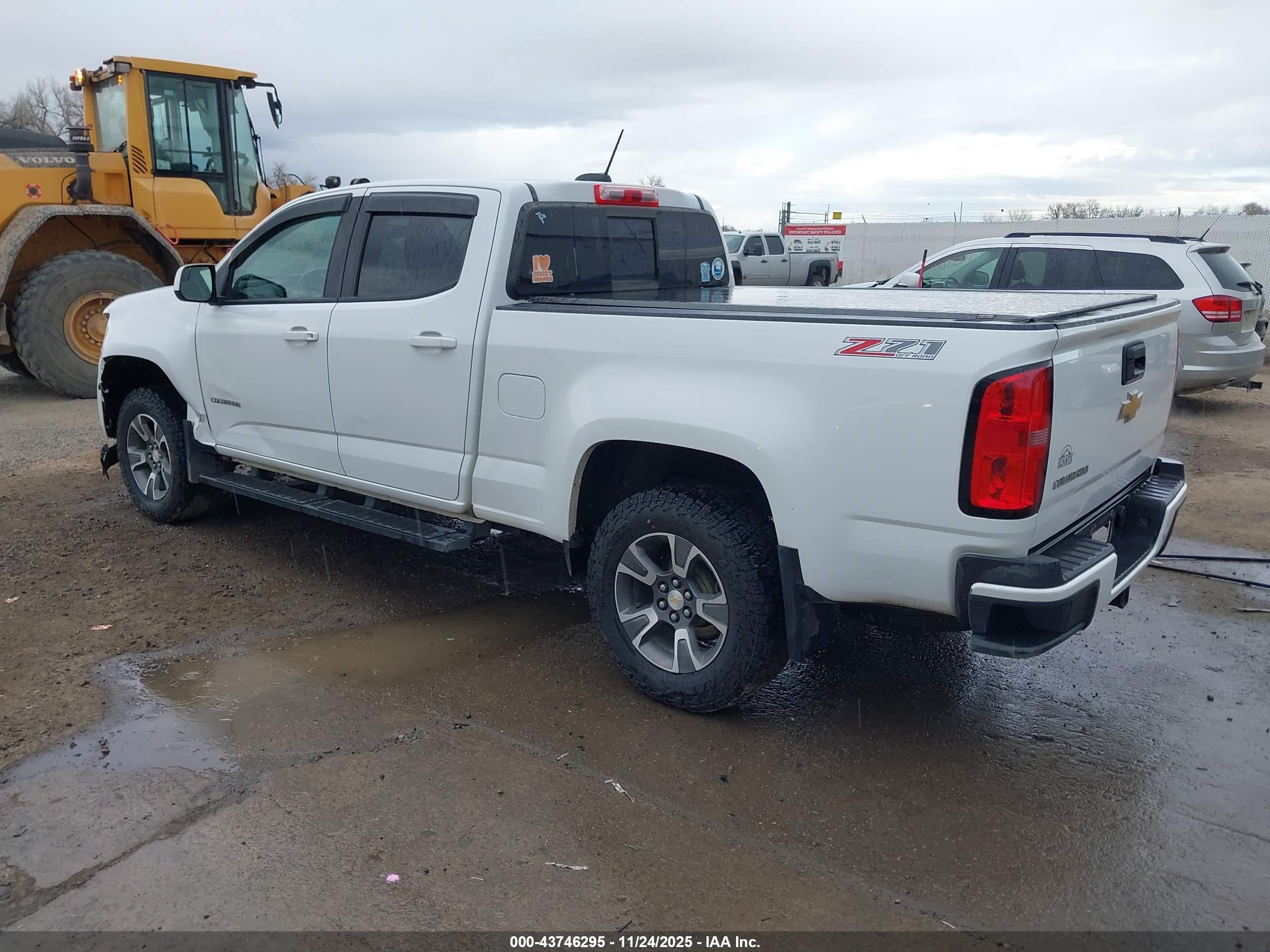 CHEVROLET COLORADO image 3