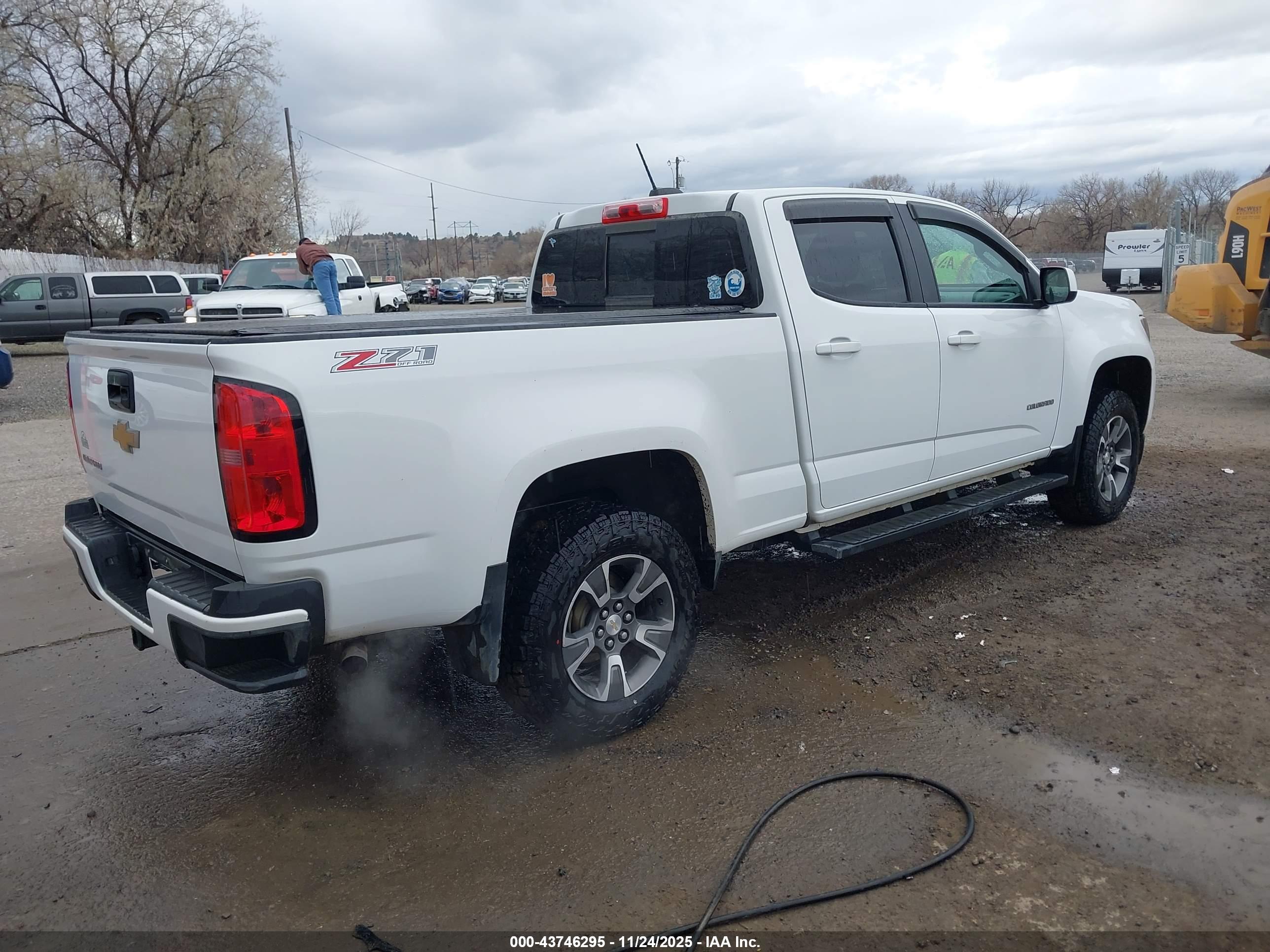 CHEVROLET COLORADO image 4