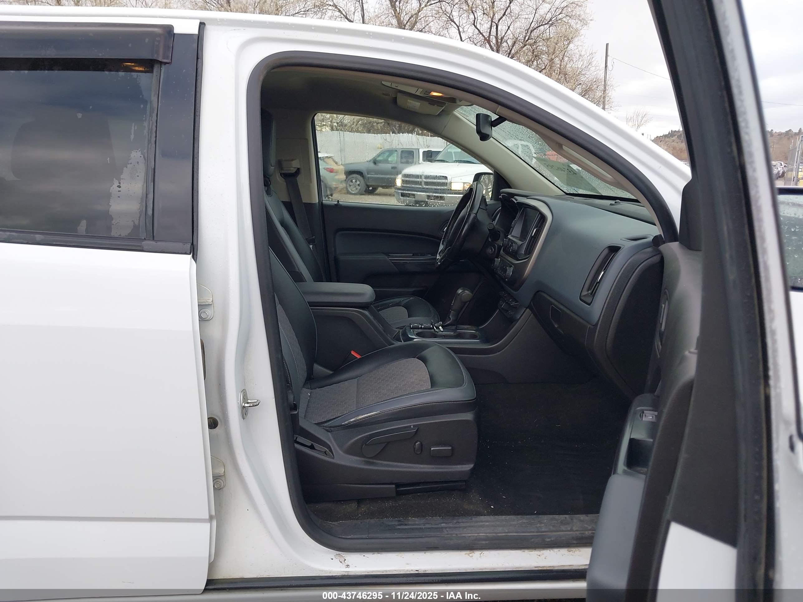 CHEVROLET COLORADO image 5