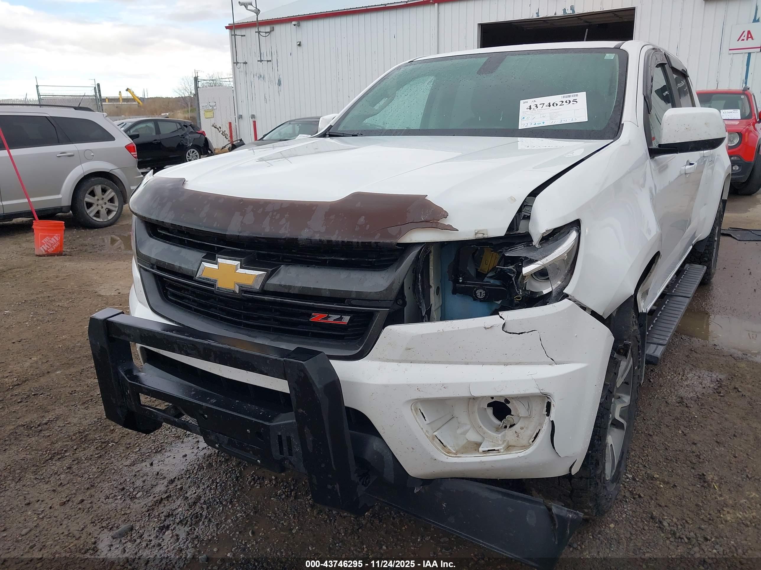 CHEVROLET COLORADO image 6