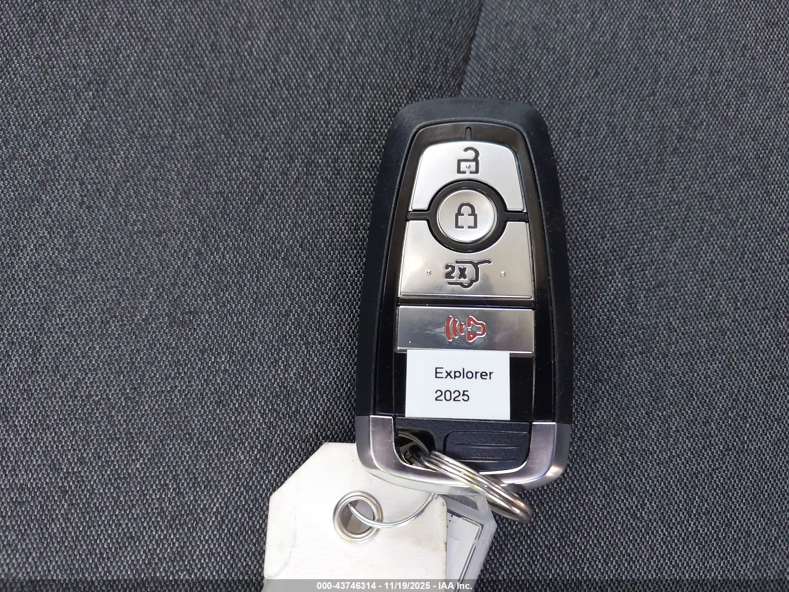 FORD EXPLORER image 11