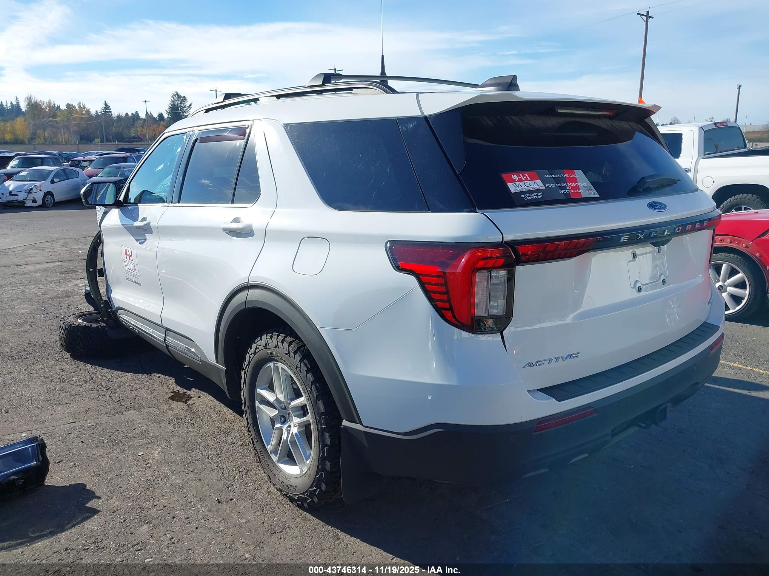 FORD EXPLORER image 3