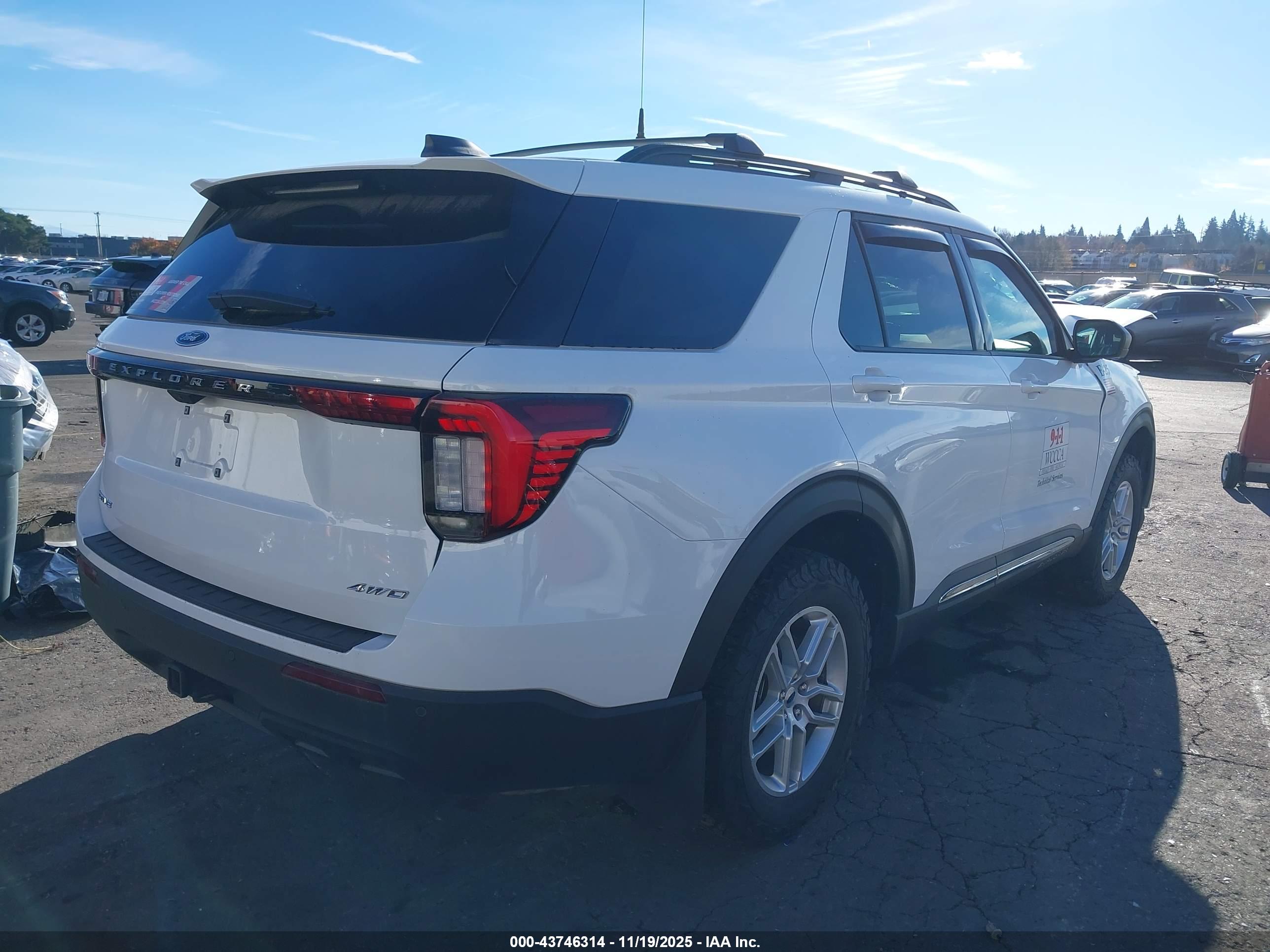 FORD EXPLORER image 4