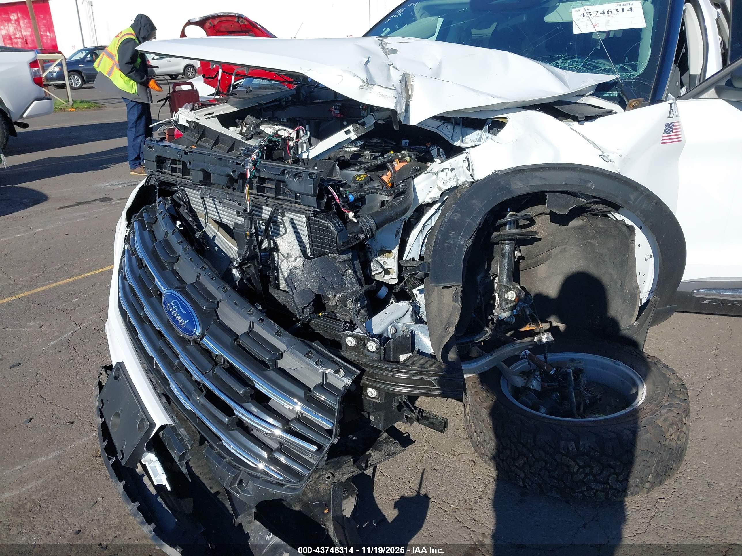 FORD EXPLORER image 6
