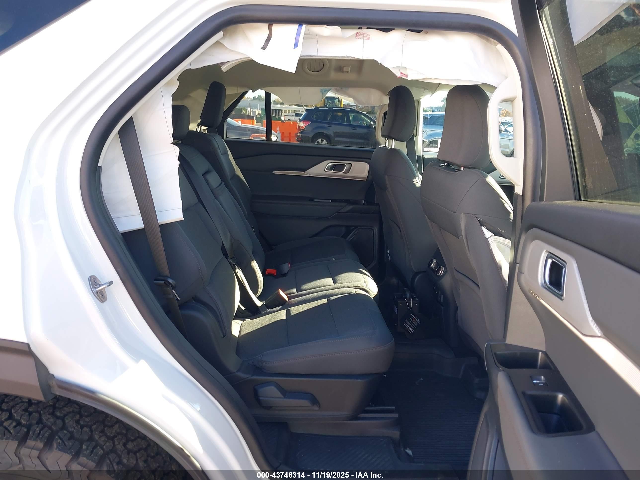 FORD EXPLORER image 8