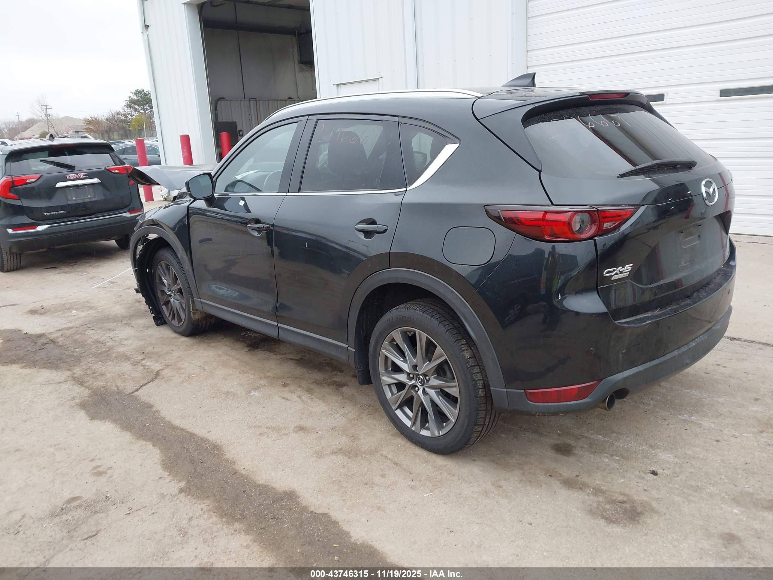 MAZDA CX-5 image 3