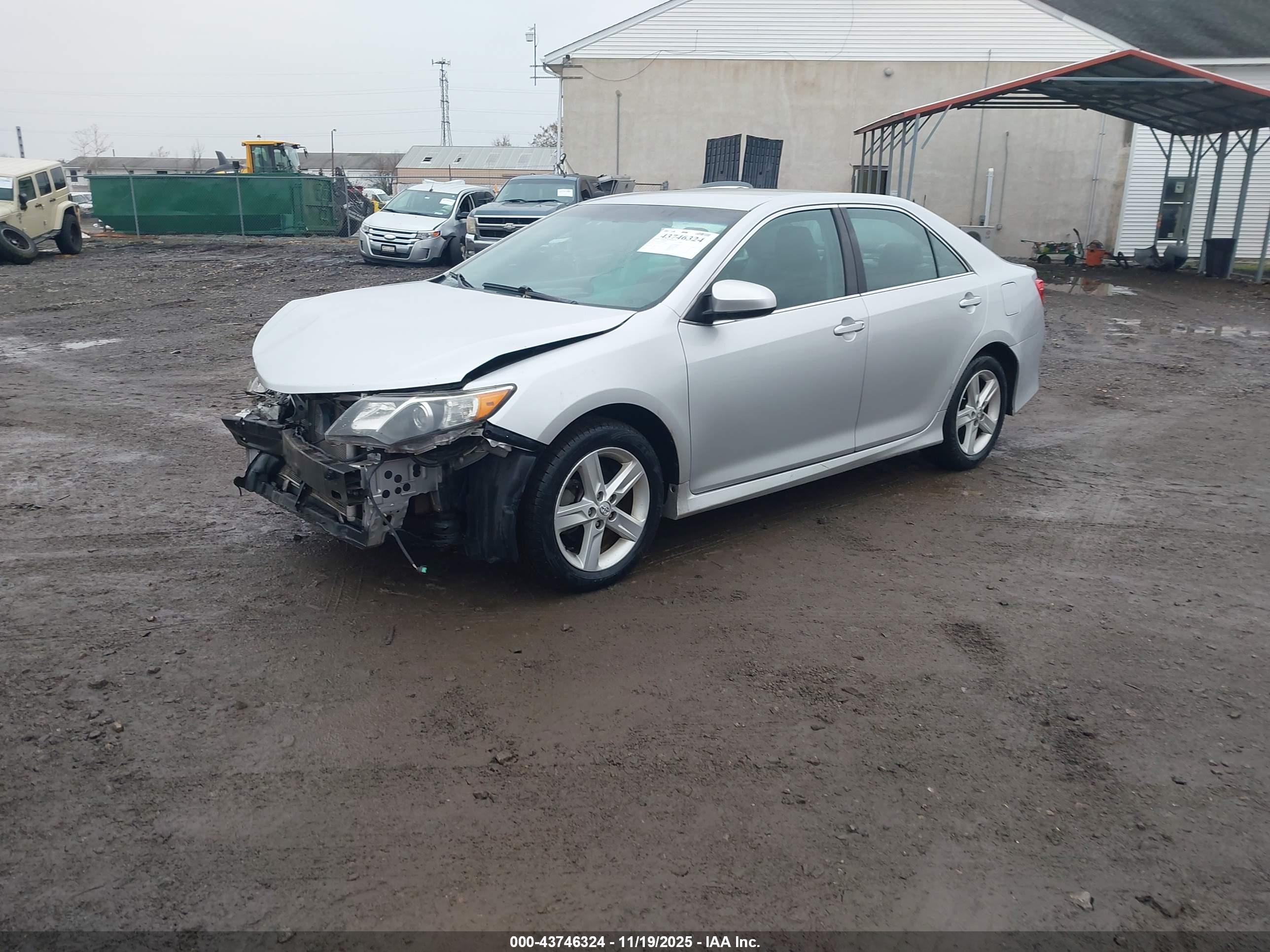 TOYOTA CAMRY image 2