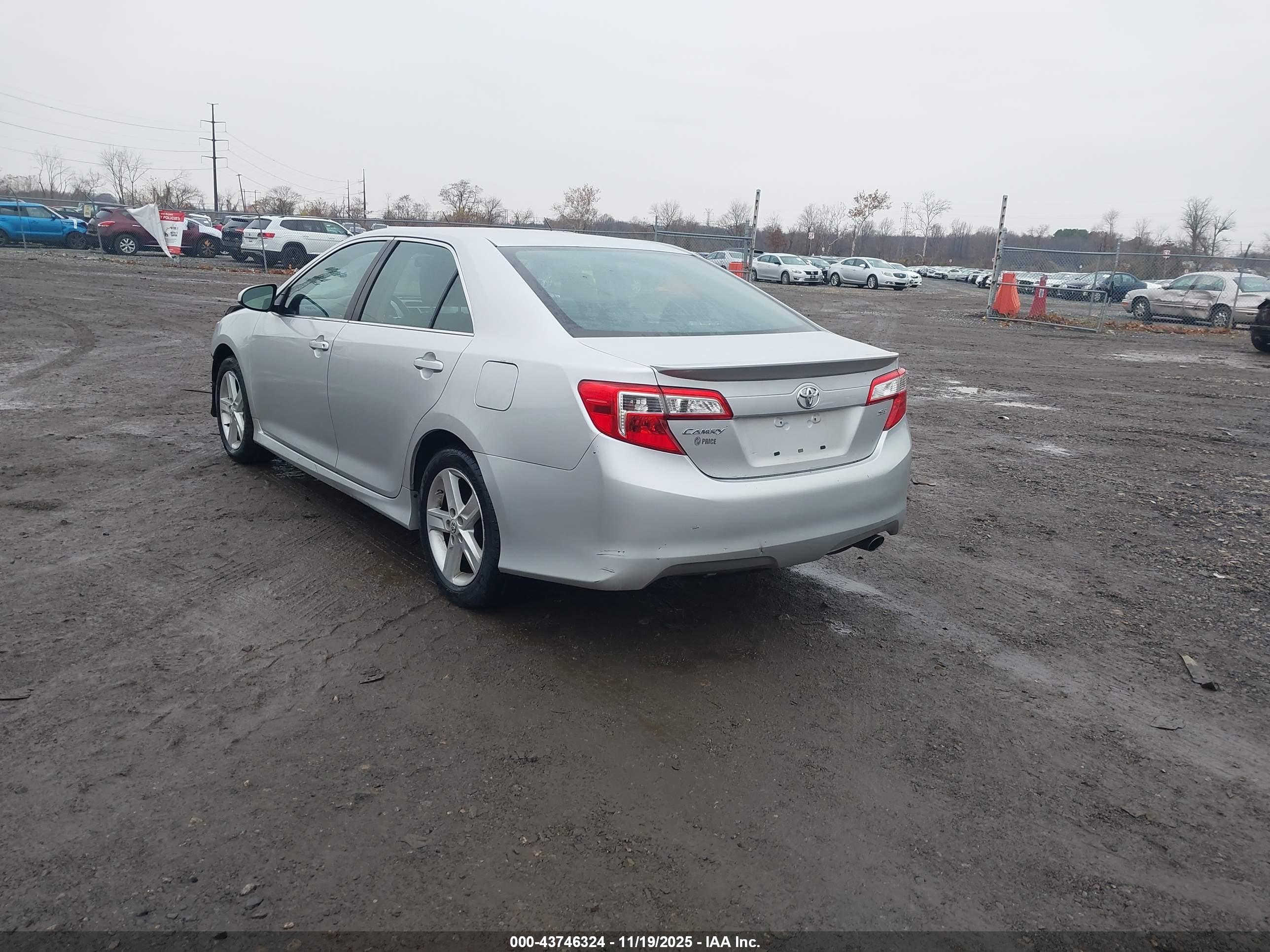 TOYOTA CAMRY image 3