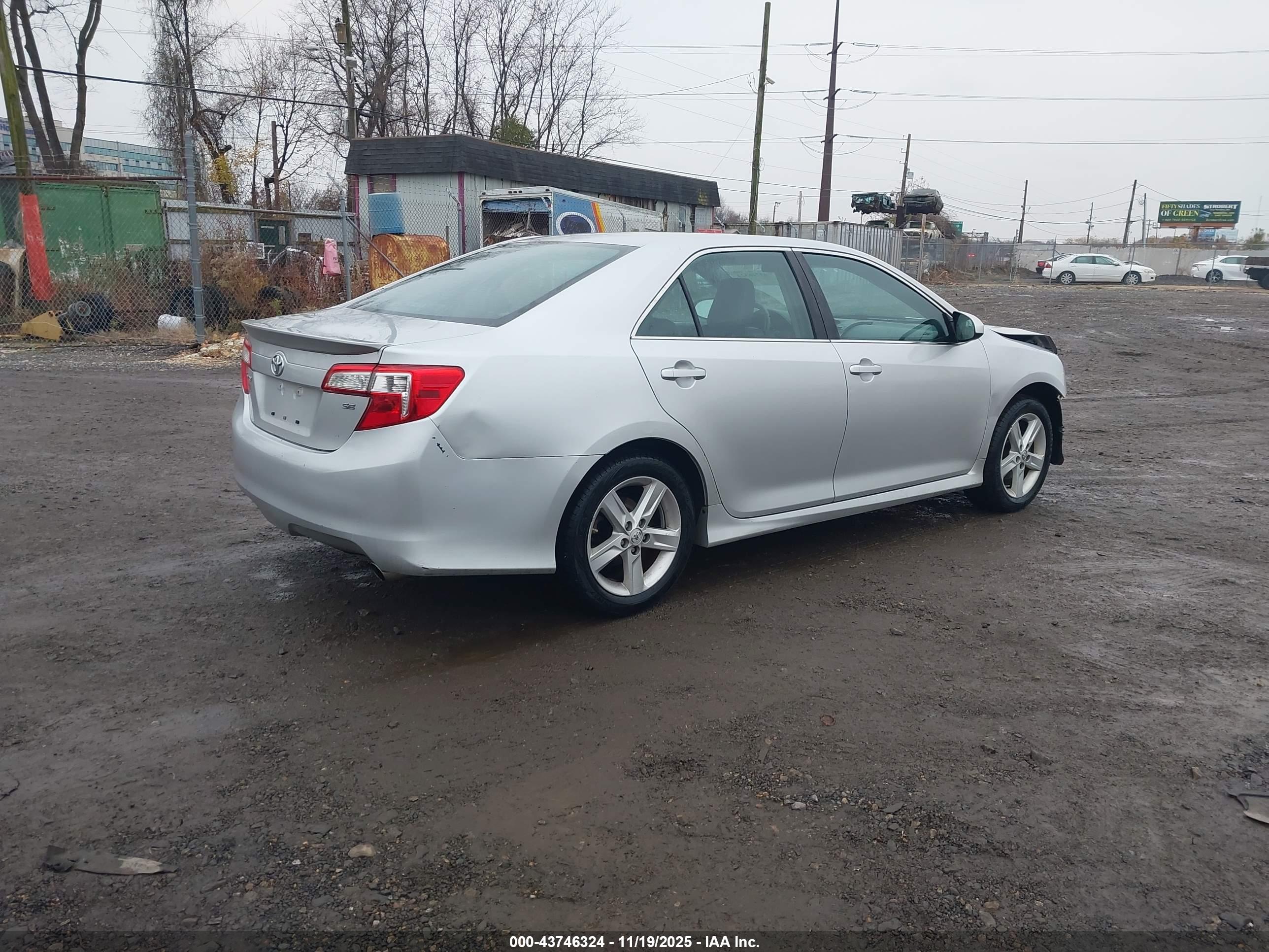 TOYOTA CAMRY image 4