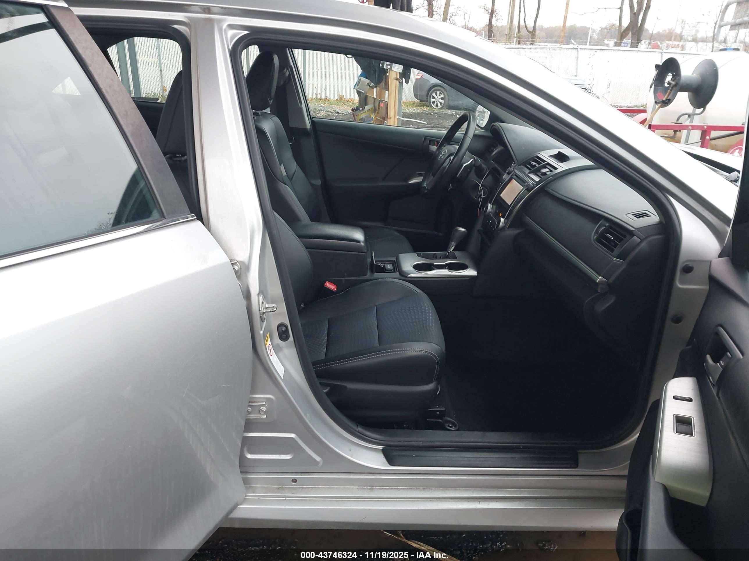 TOYOTA CAMRY image 5