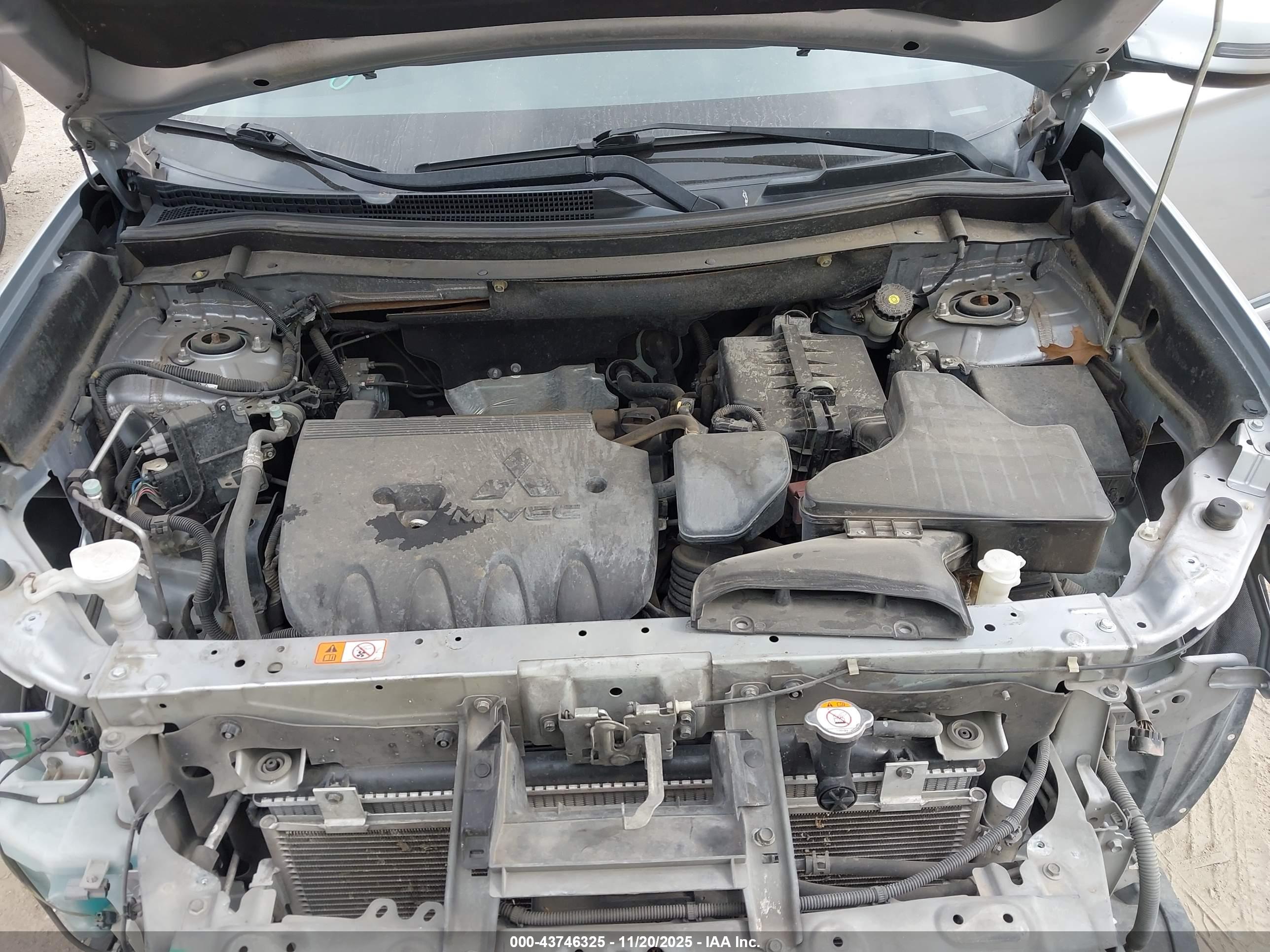 MITSUBISHI OUTLANDER image 10