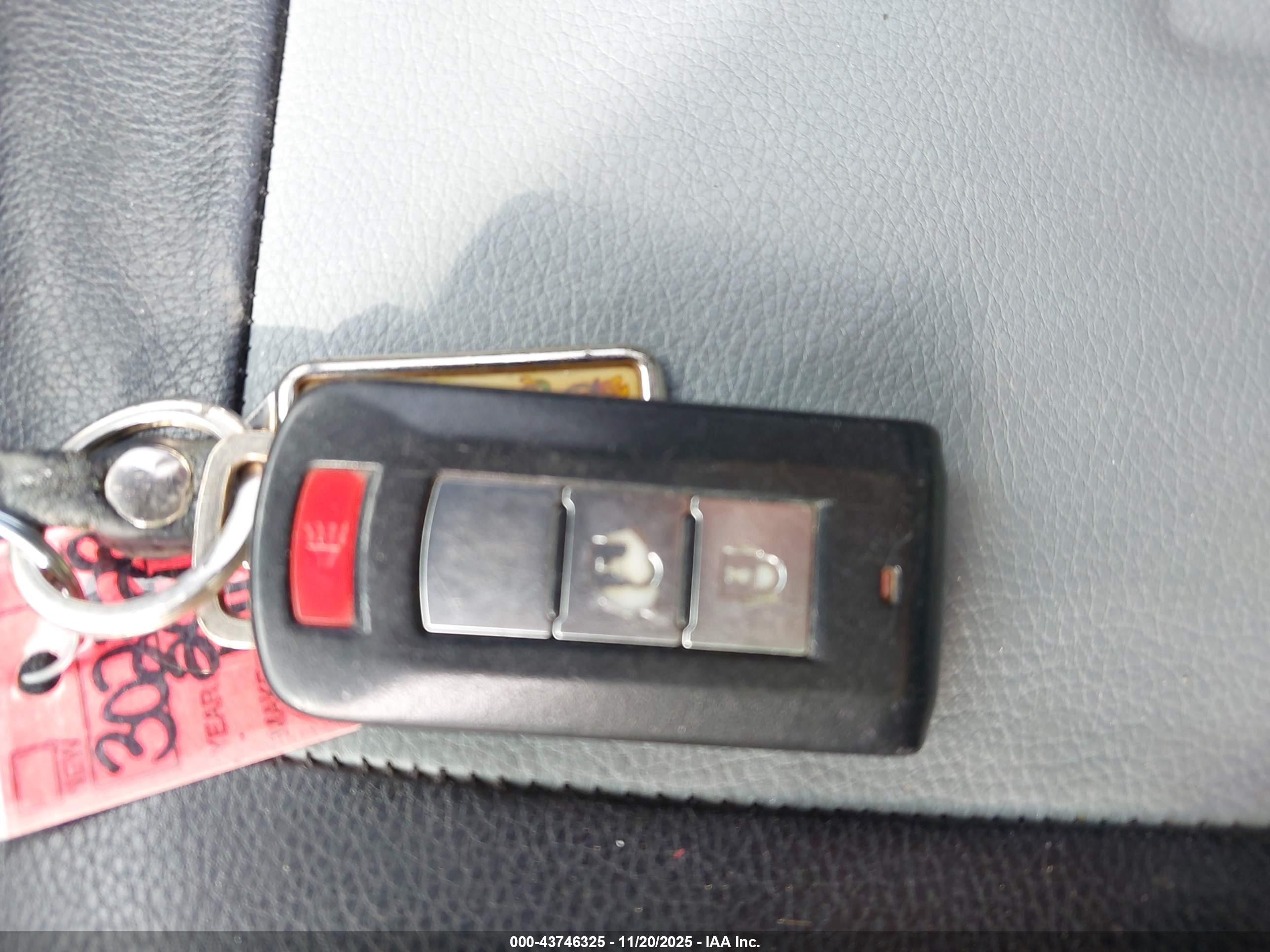 MITSUBISHI OUTLANDER image 11