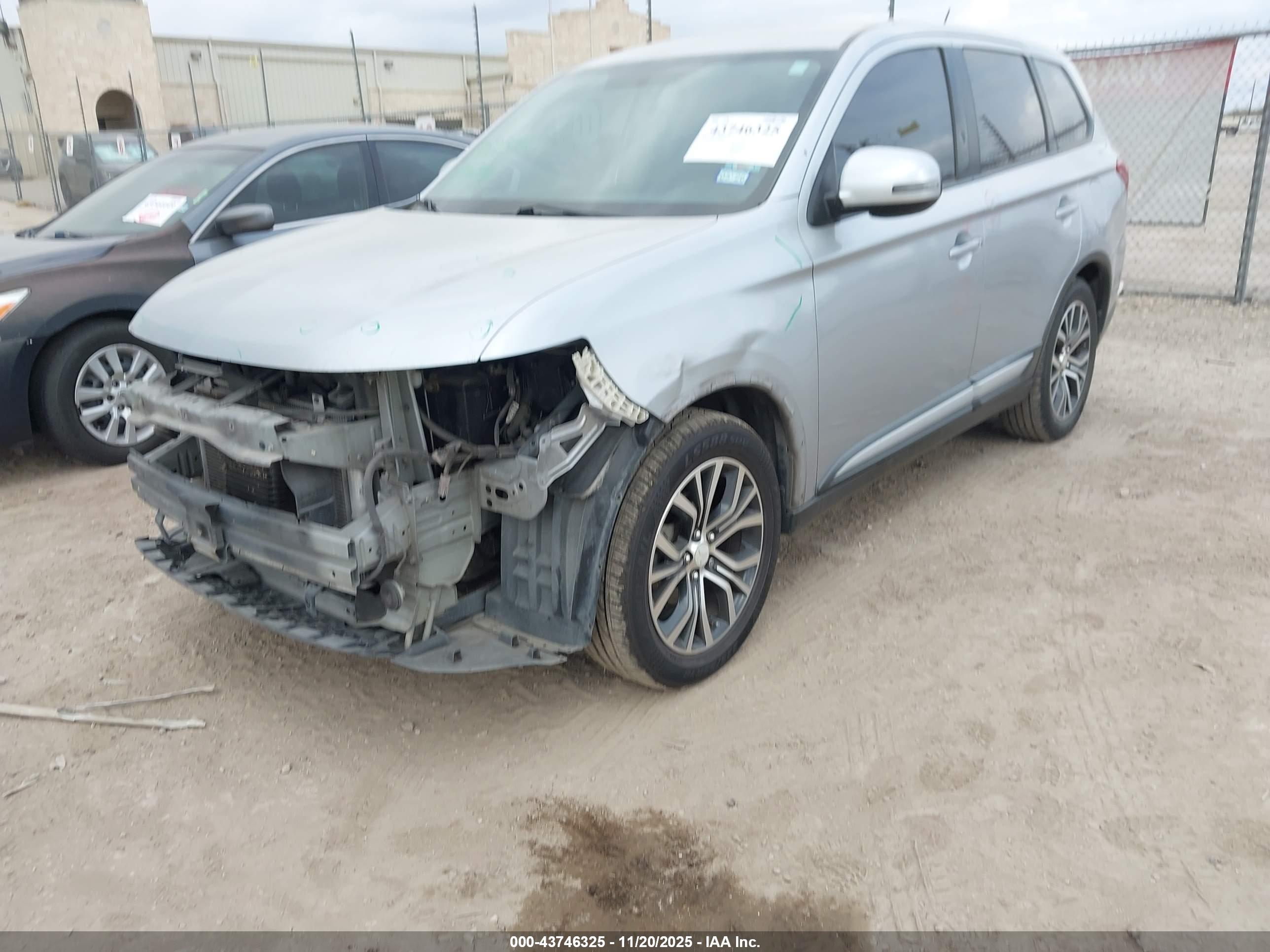 MITSUBISHI OUTLANDER image 2