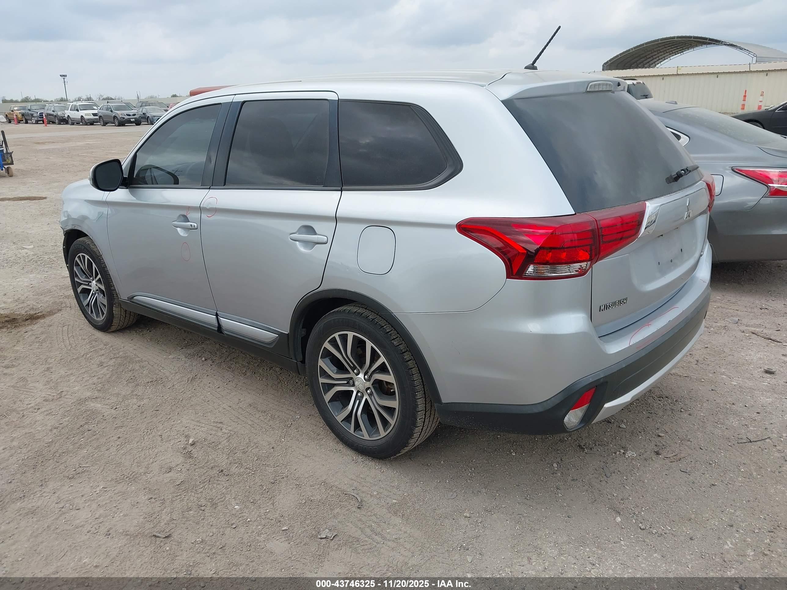 MITSUBISHI OUTLANDER image 3
