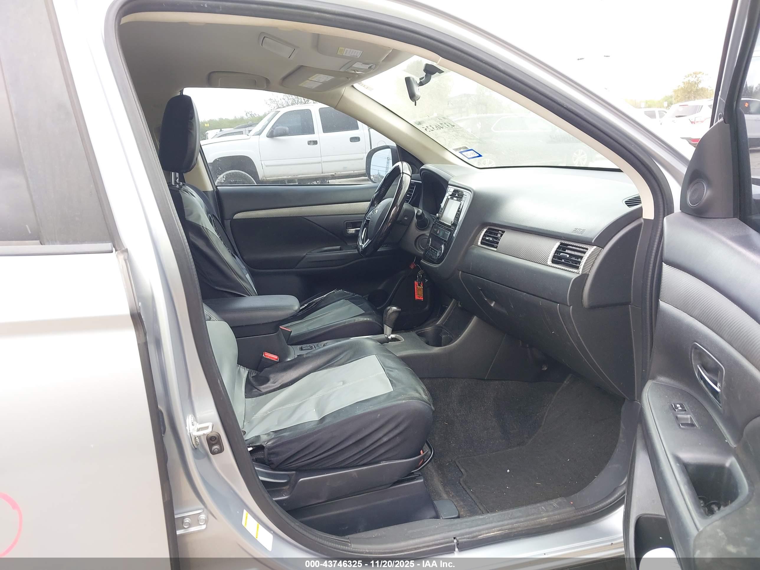 MITSUBISHI OUTLANDER image 5