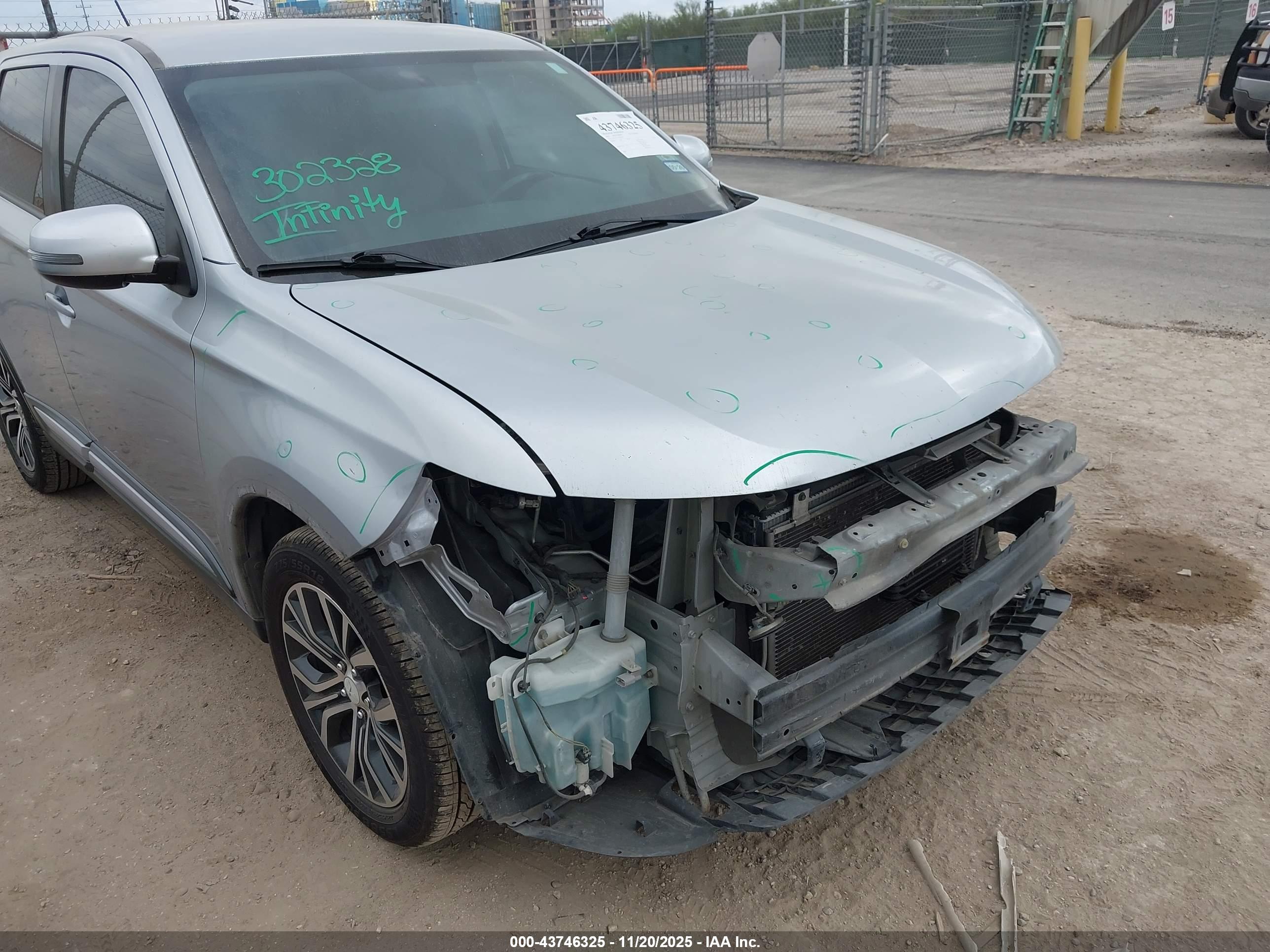 MITSUBISHI OUTLANDER image 6