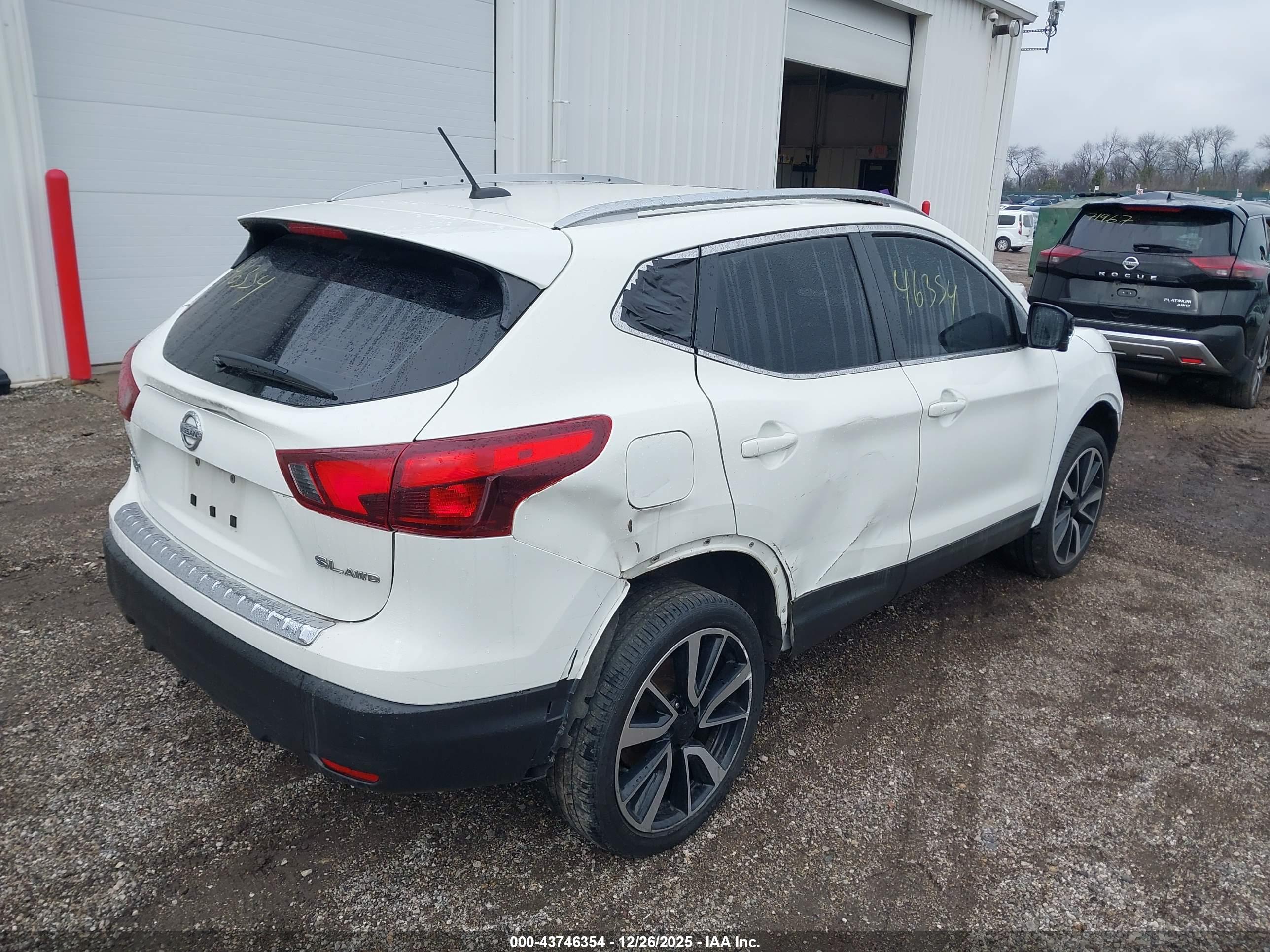 NISSAN ROGUE image 4