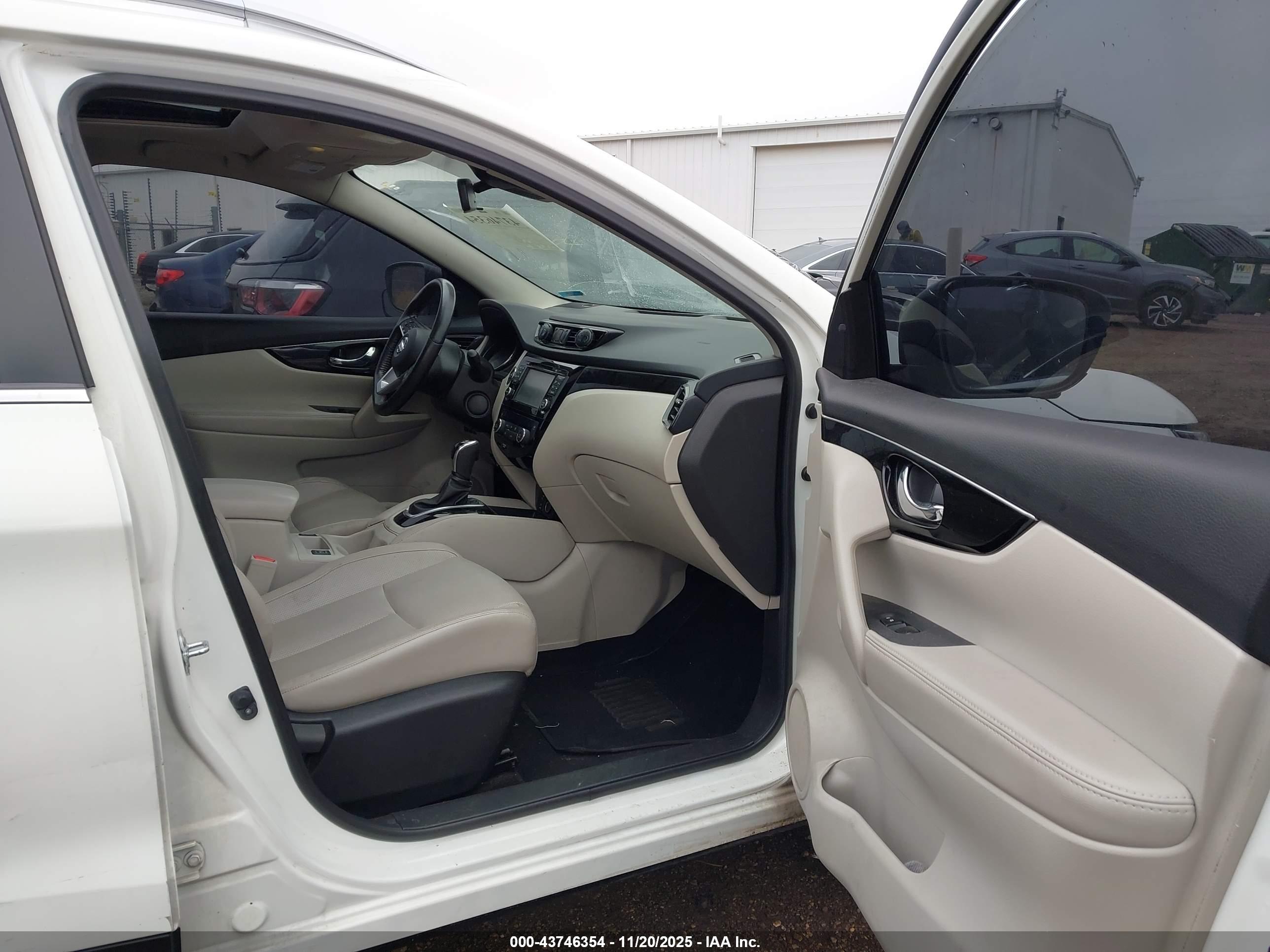 NISSAN ROGUE image 5