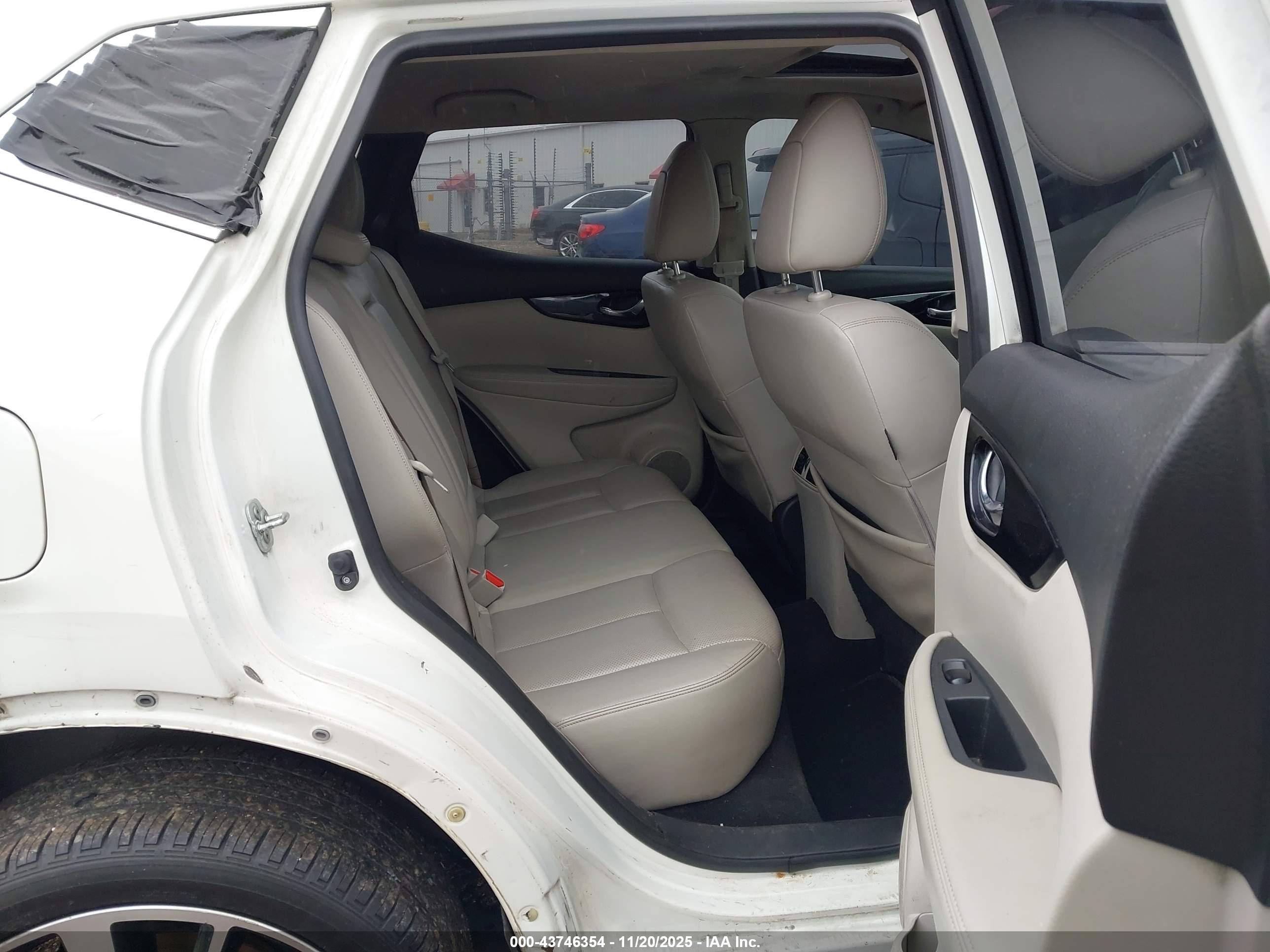 NISSAN ROGUE image 8