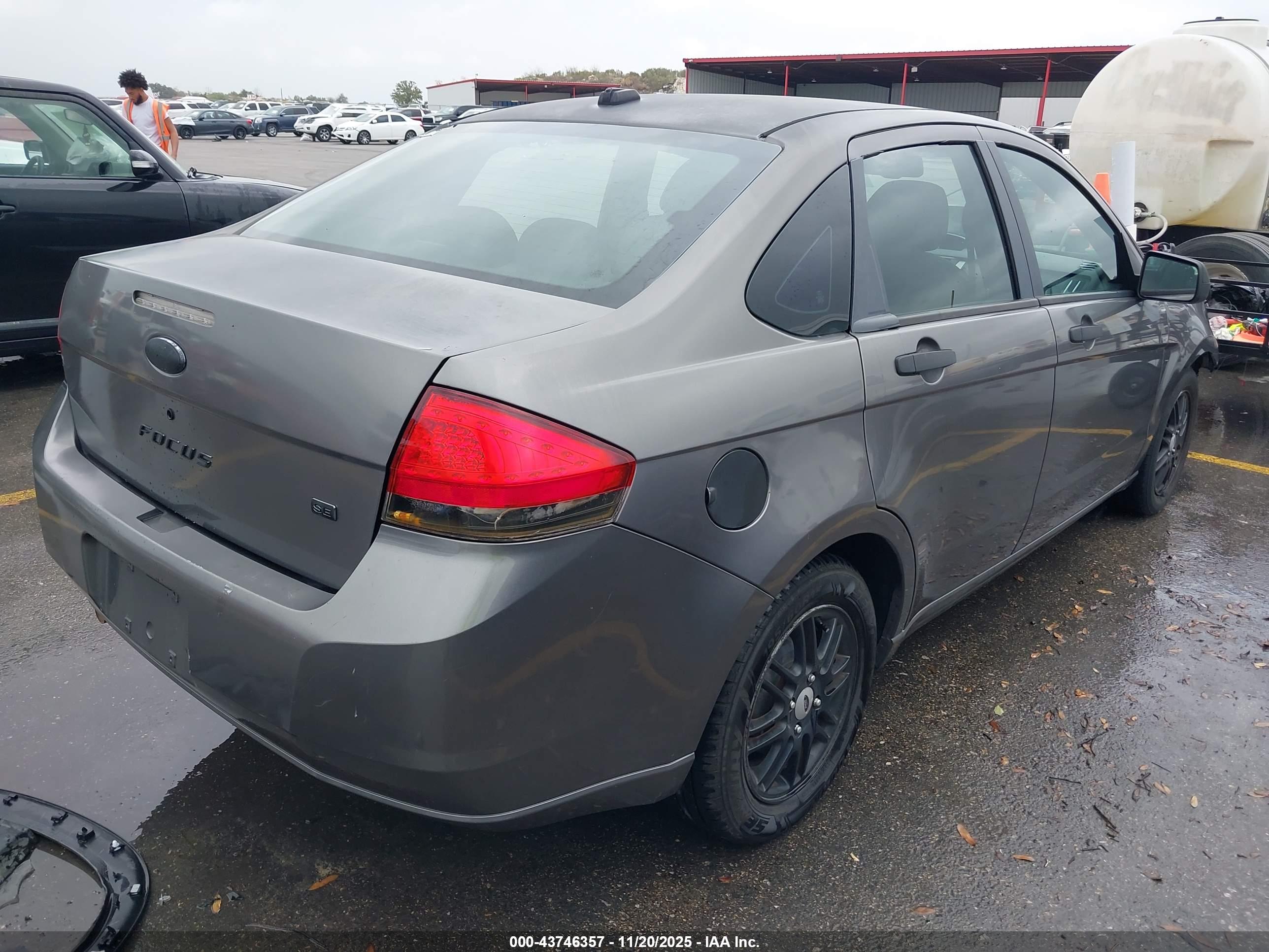 FORD FOCUS image 4