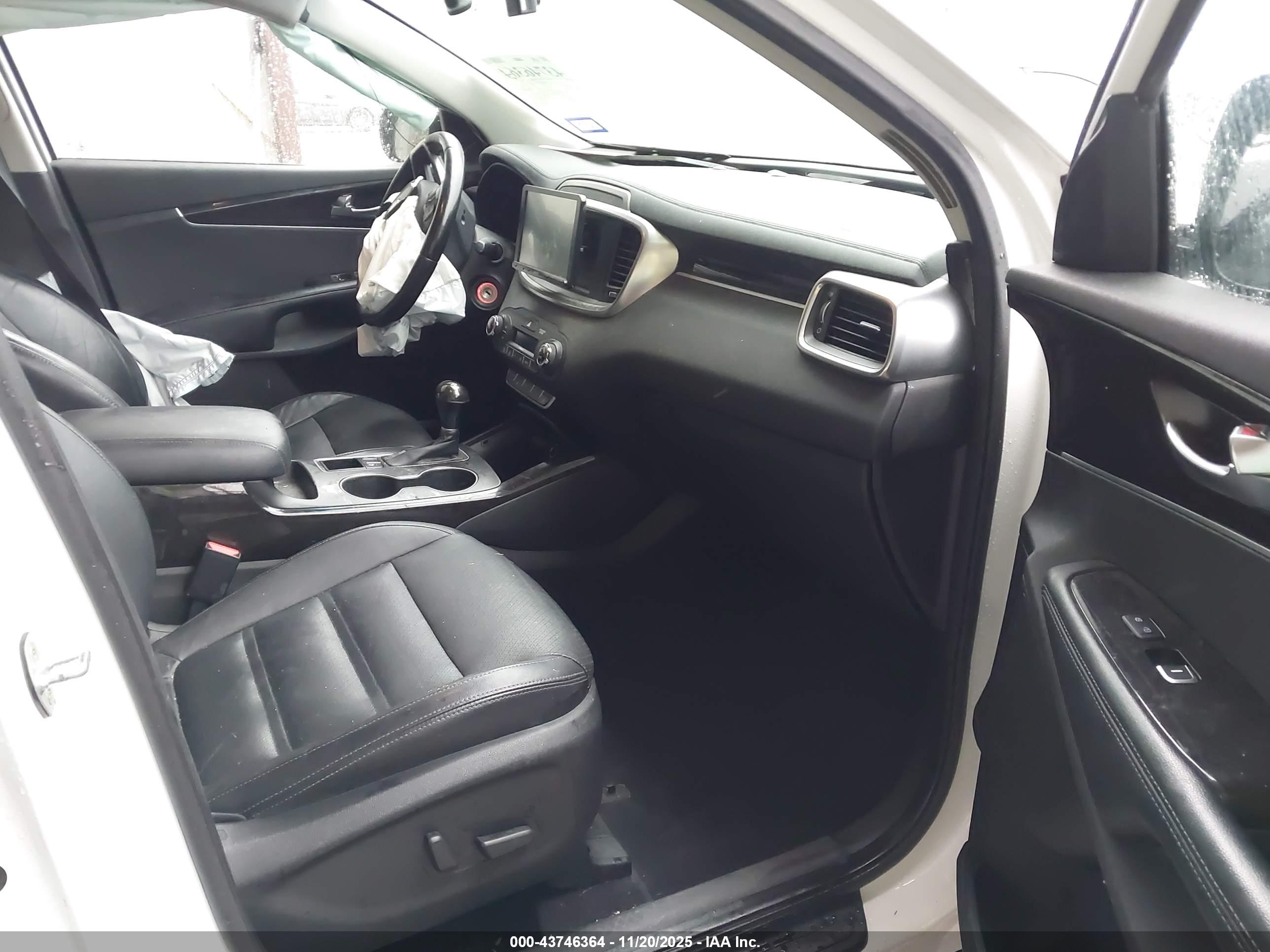 KIA SORENTO image 5