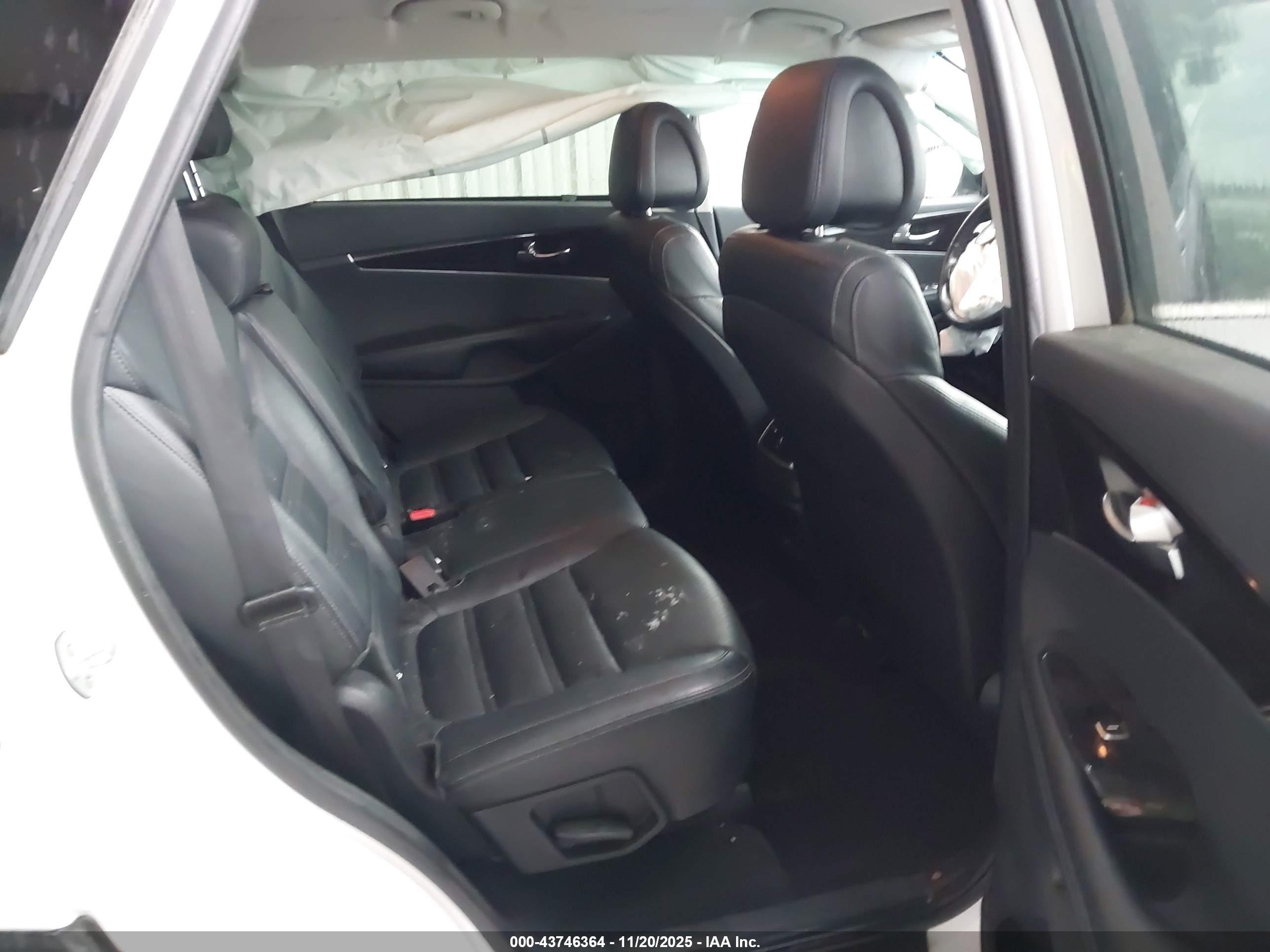 KIA SORENTO image 8
