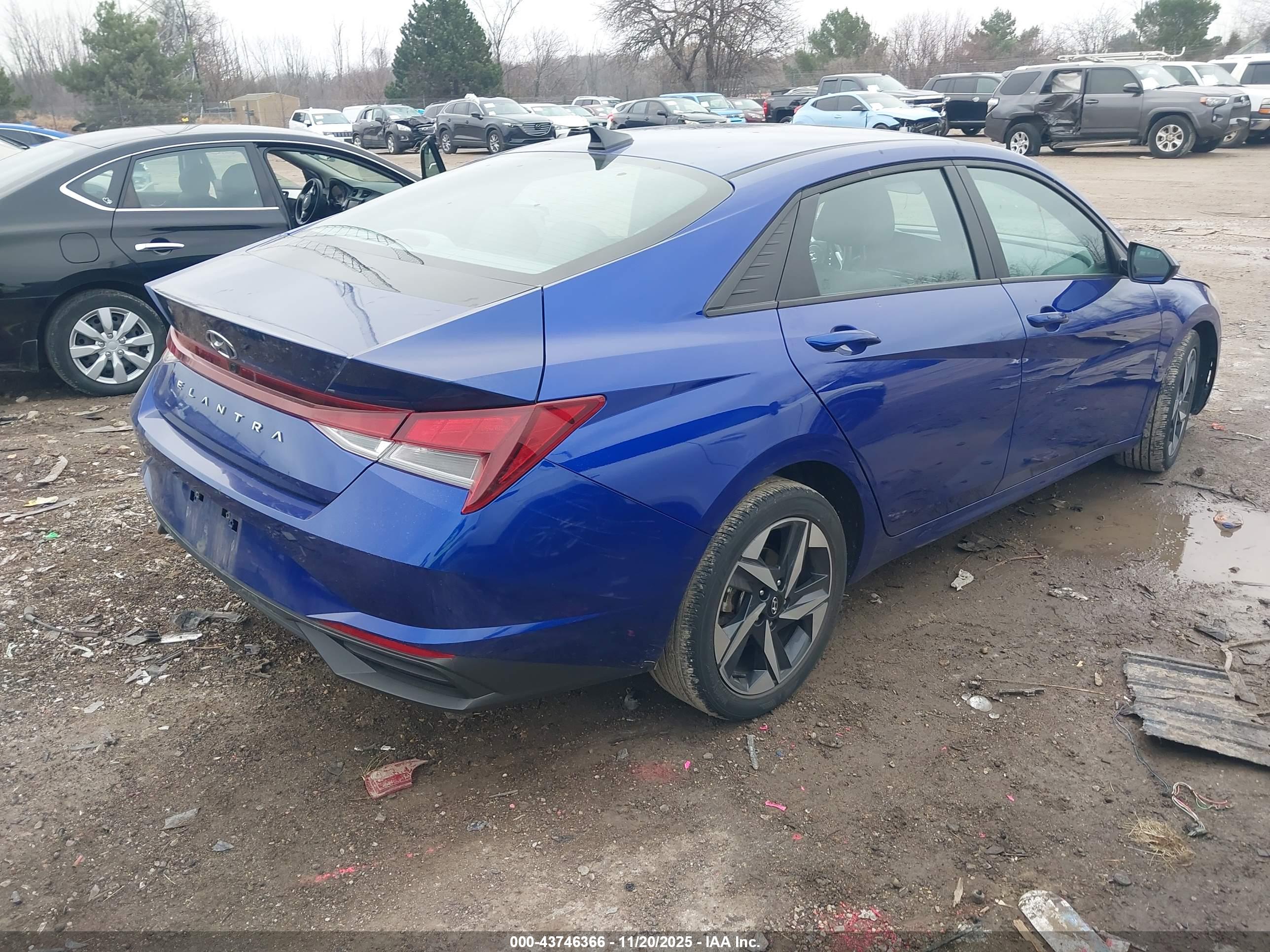 HYUNDAI ELANTRA image 4