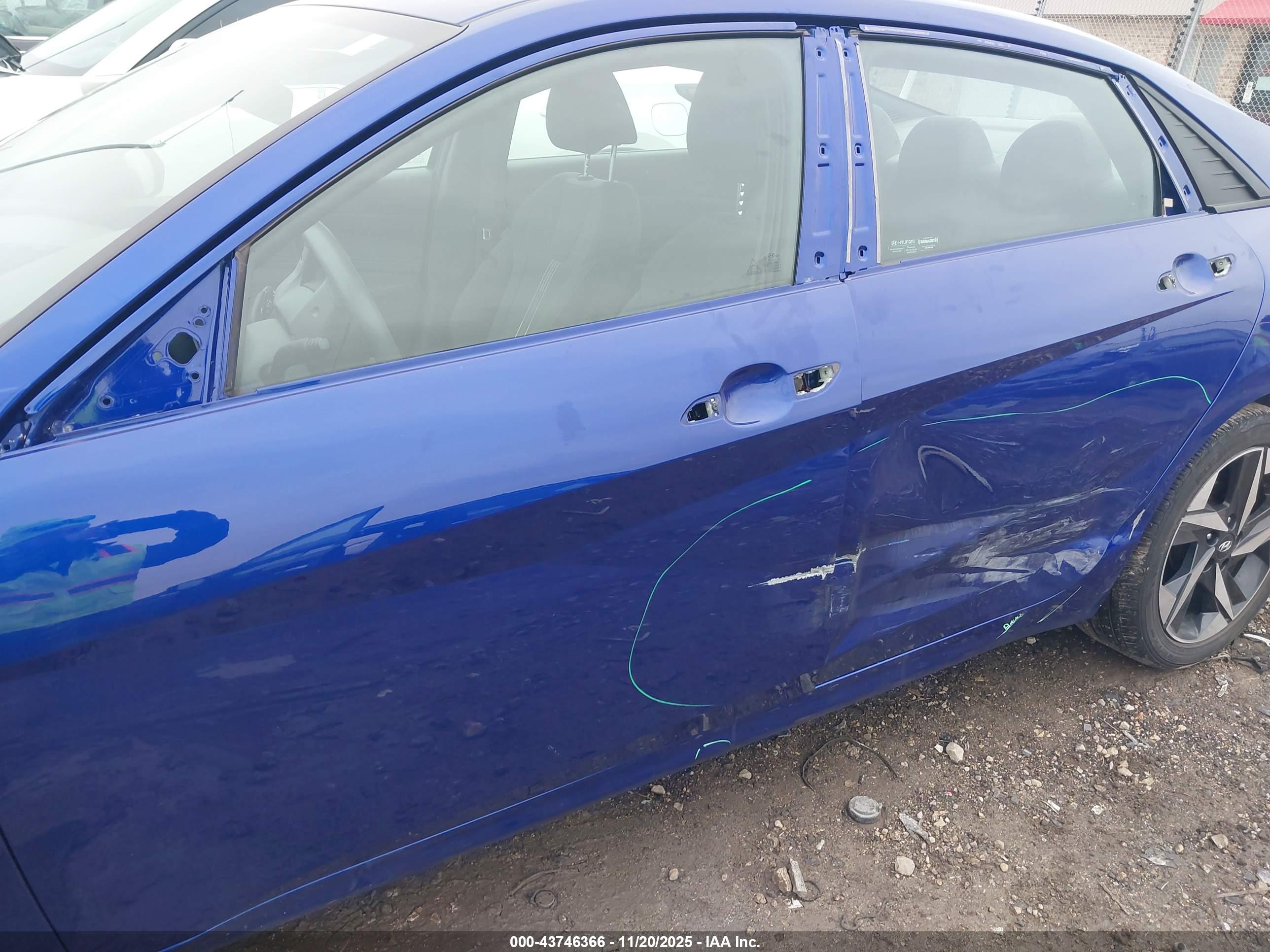 HYUNDAI ELANTRA image 6