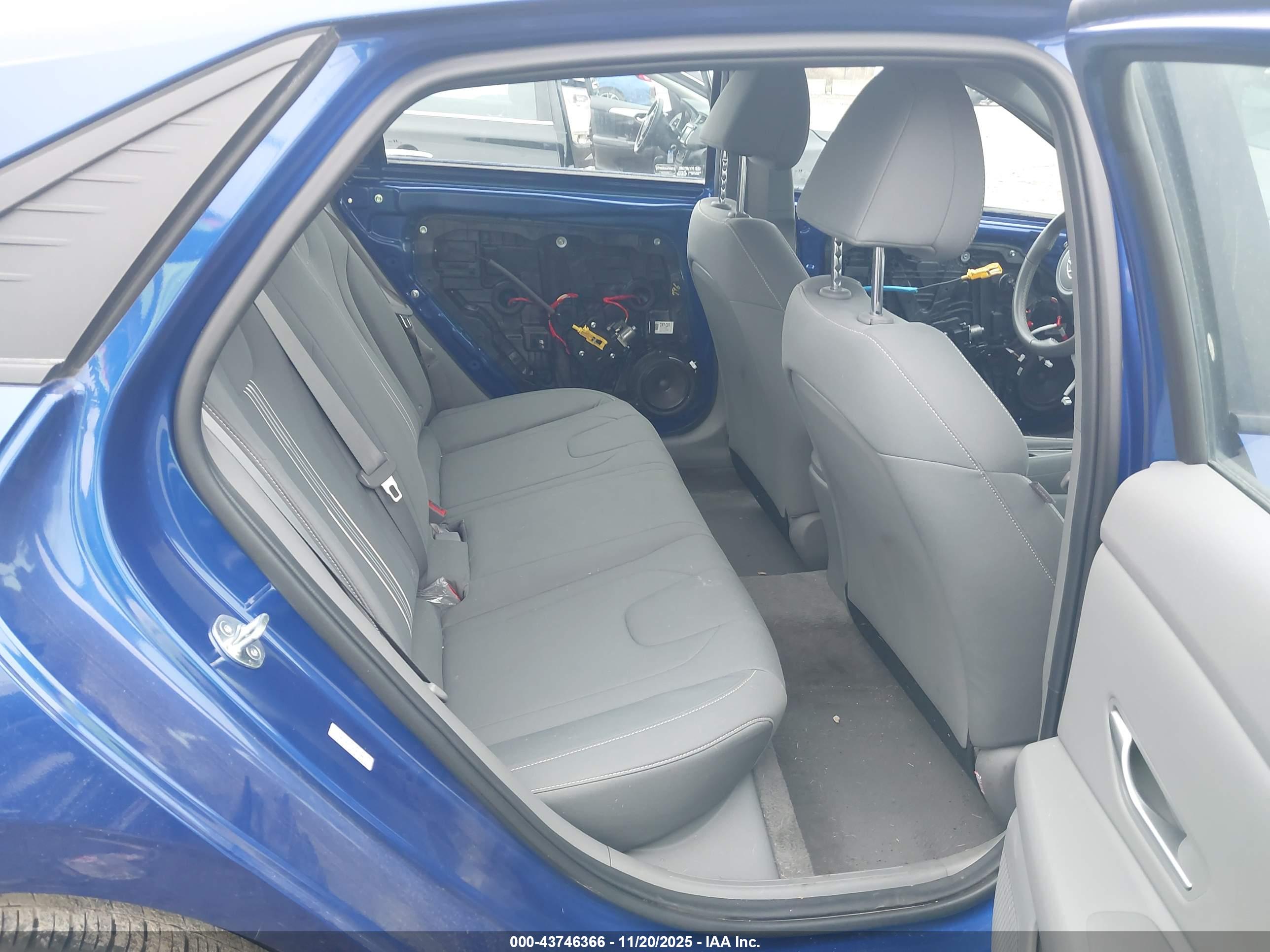 HYUNDAI ELANTRA image 8