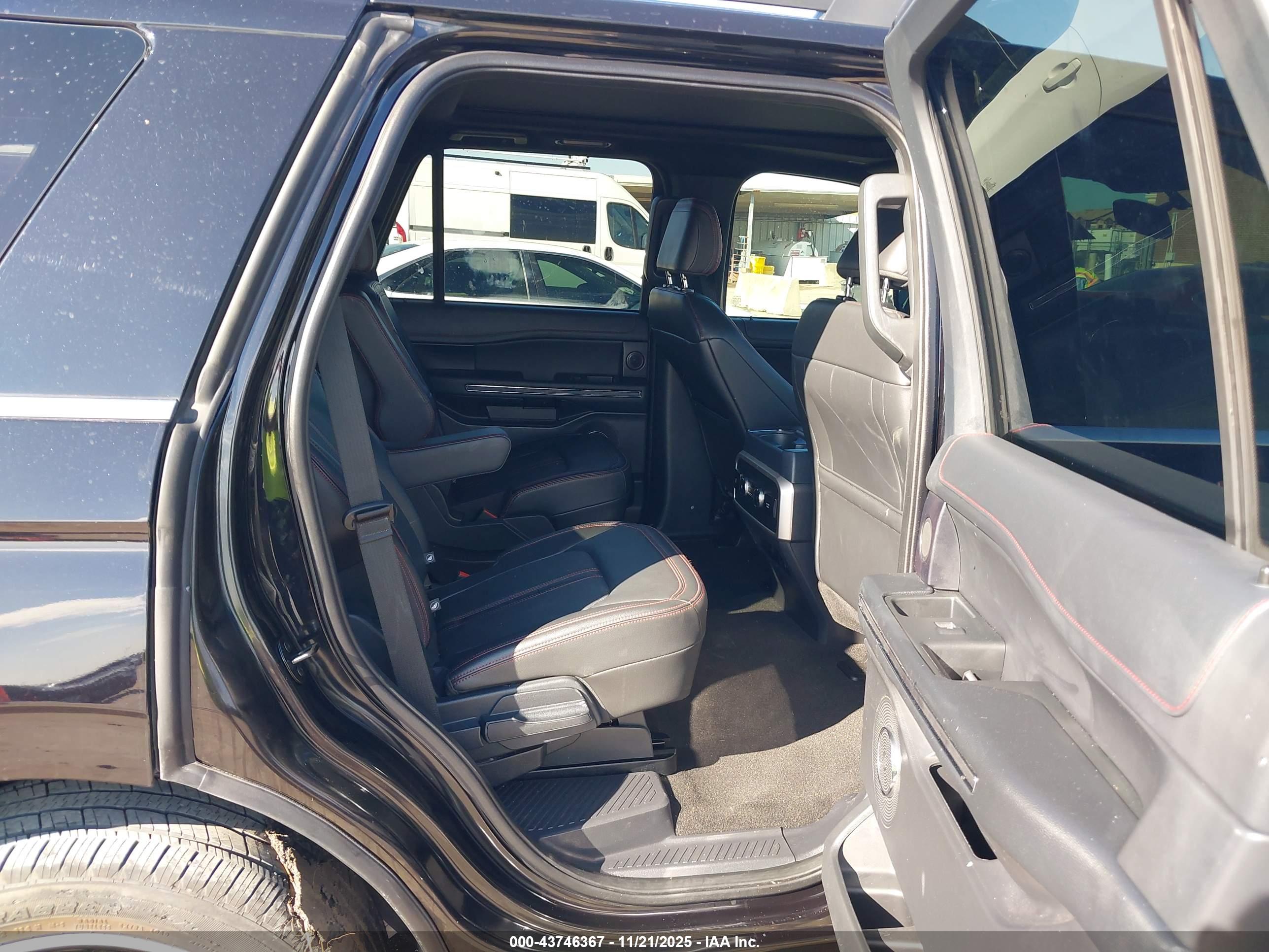 FORD EXPEDITION image 8
