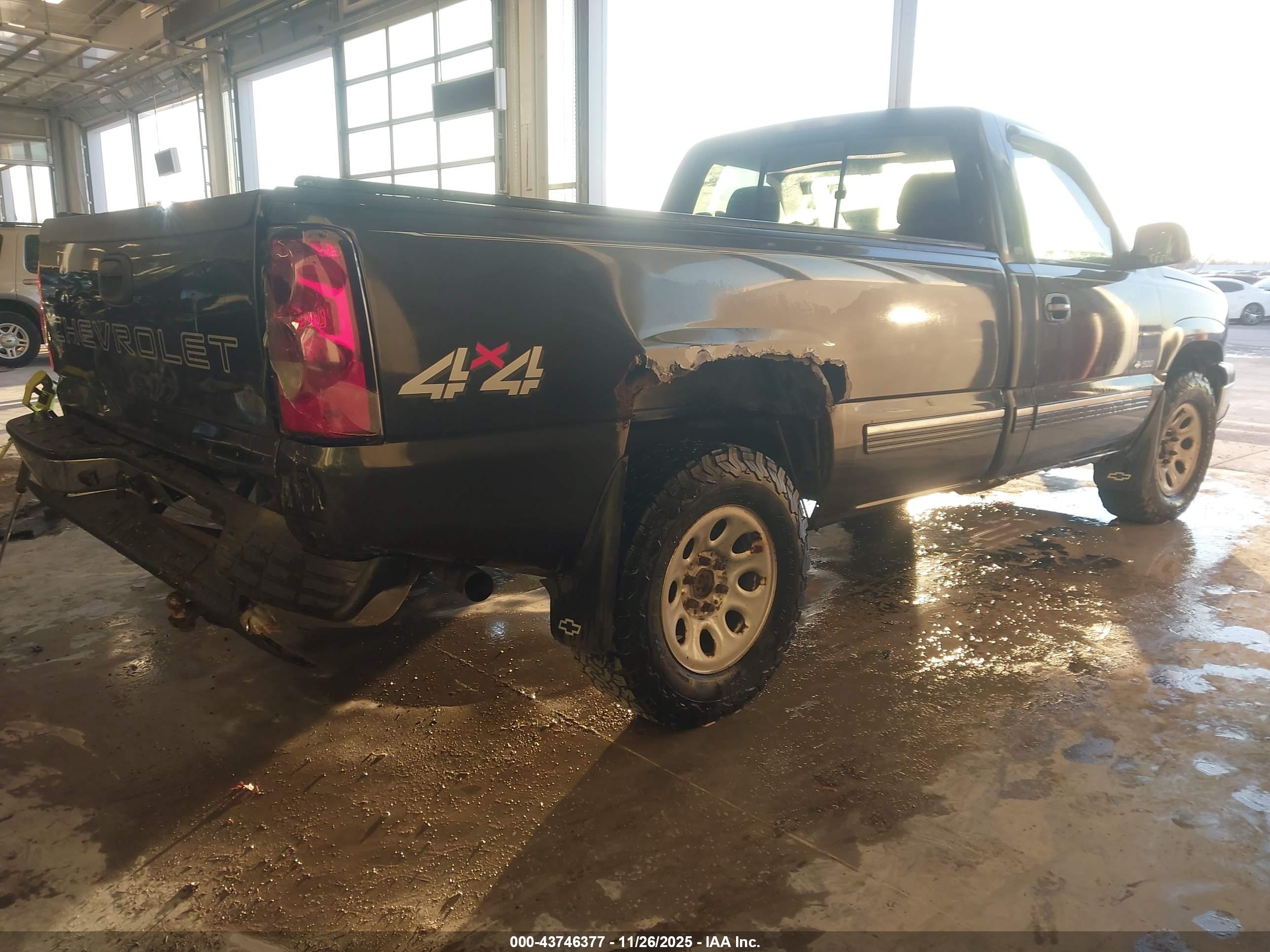 CHEVROLET SILVERADO image 4