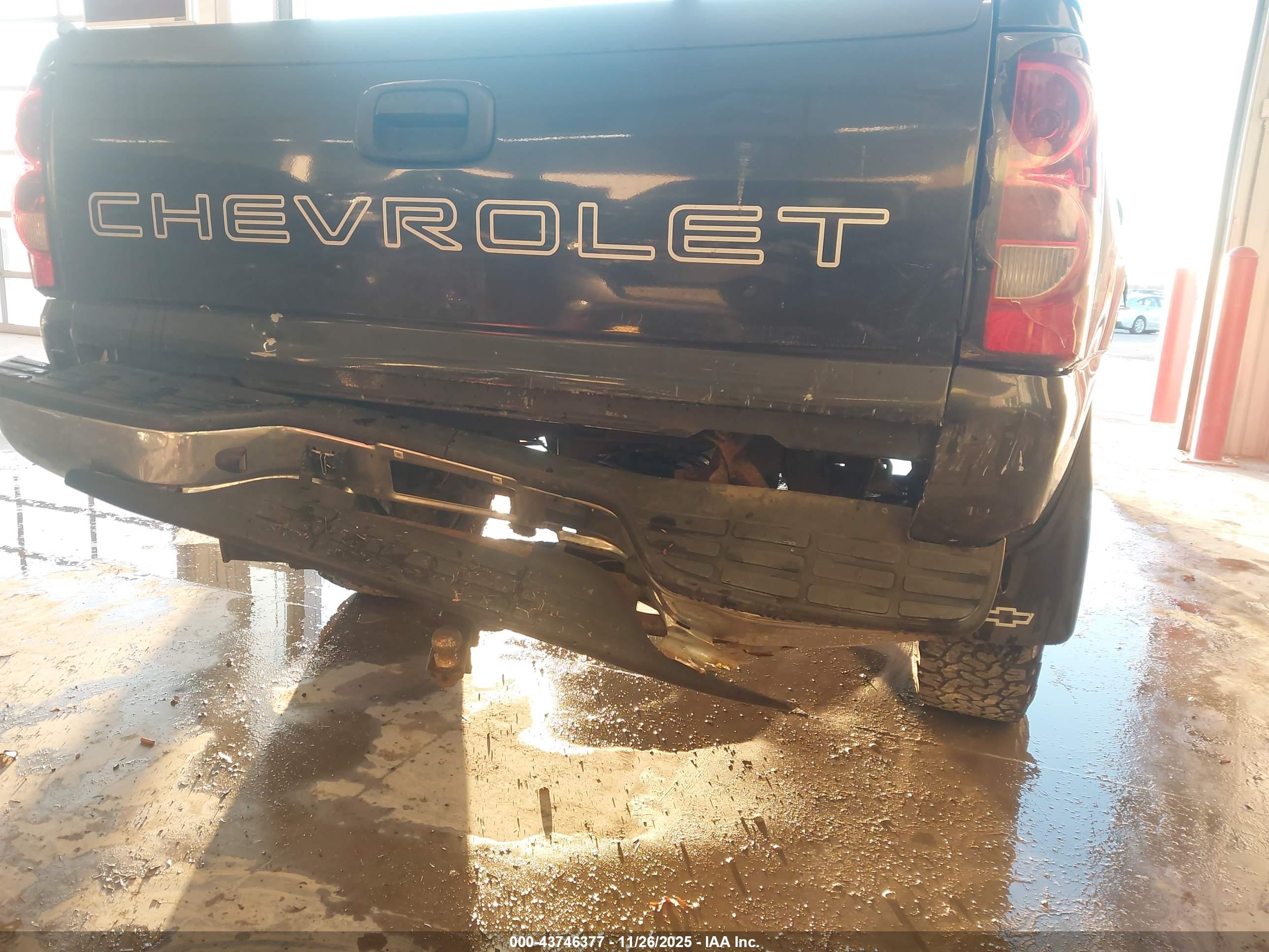 CHEVROLET SILVERADO image 6