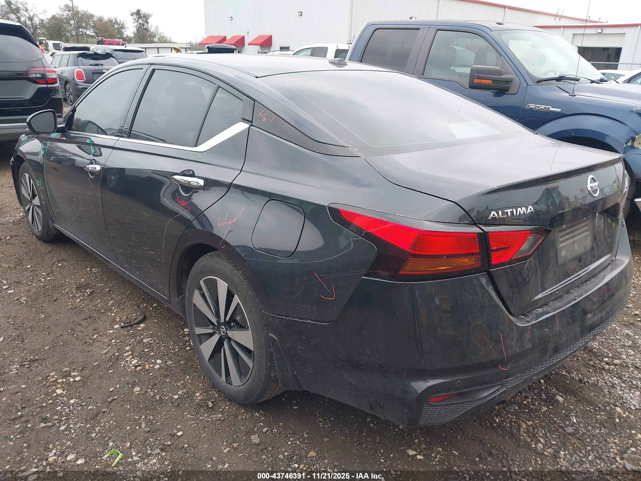 NISSAN ALTIMA image 3