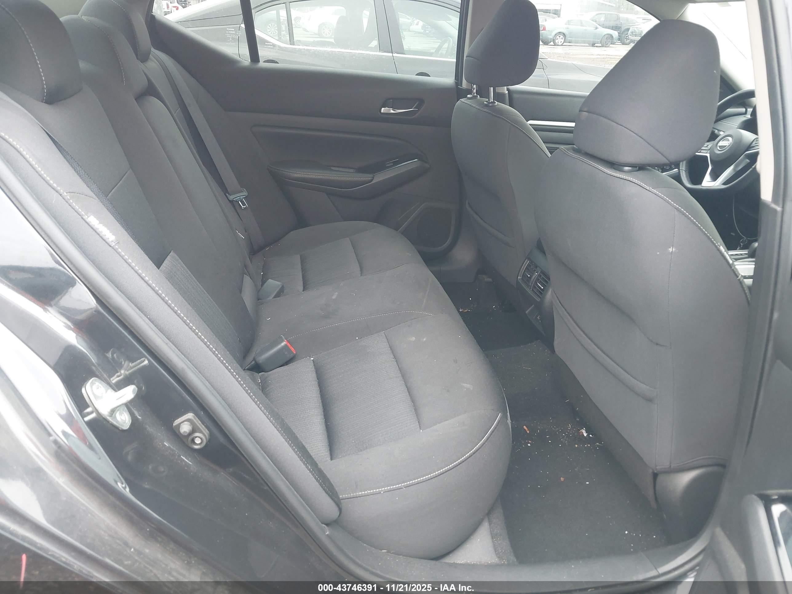 NISSAN ALTIMA image 8