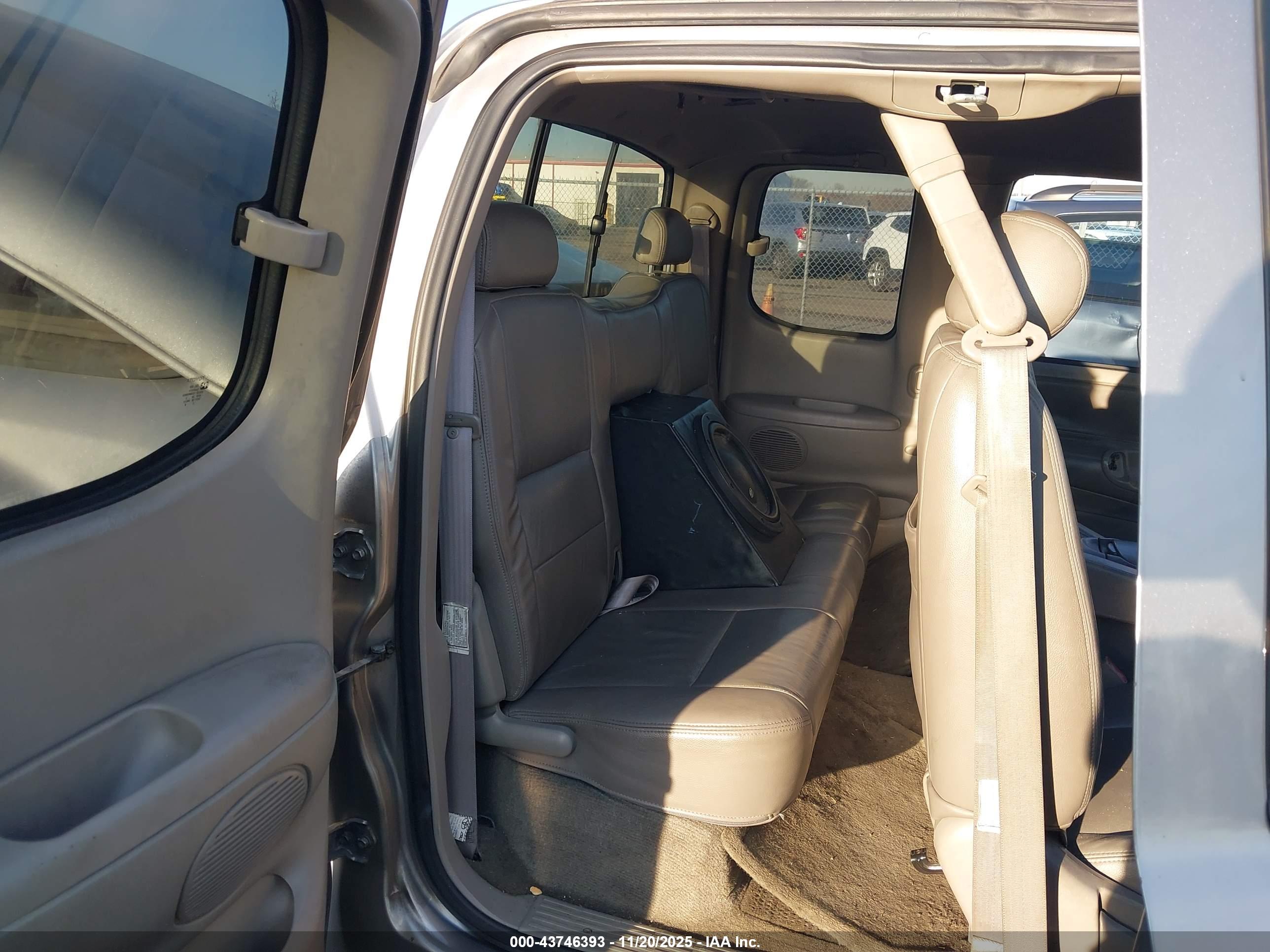 TOYOTA TUNDRA image 8