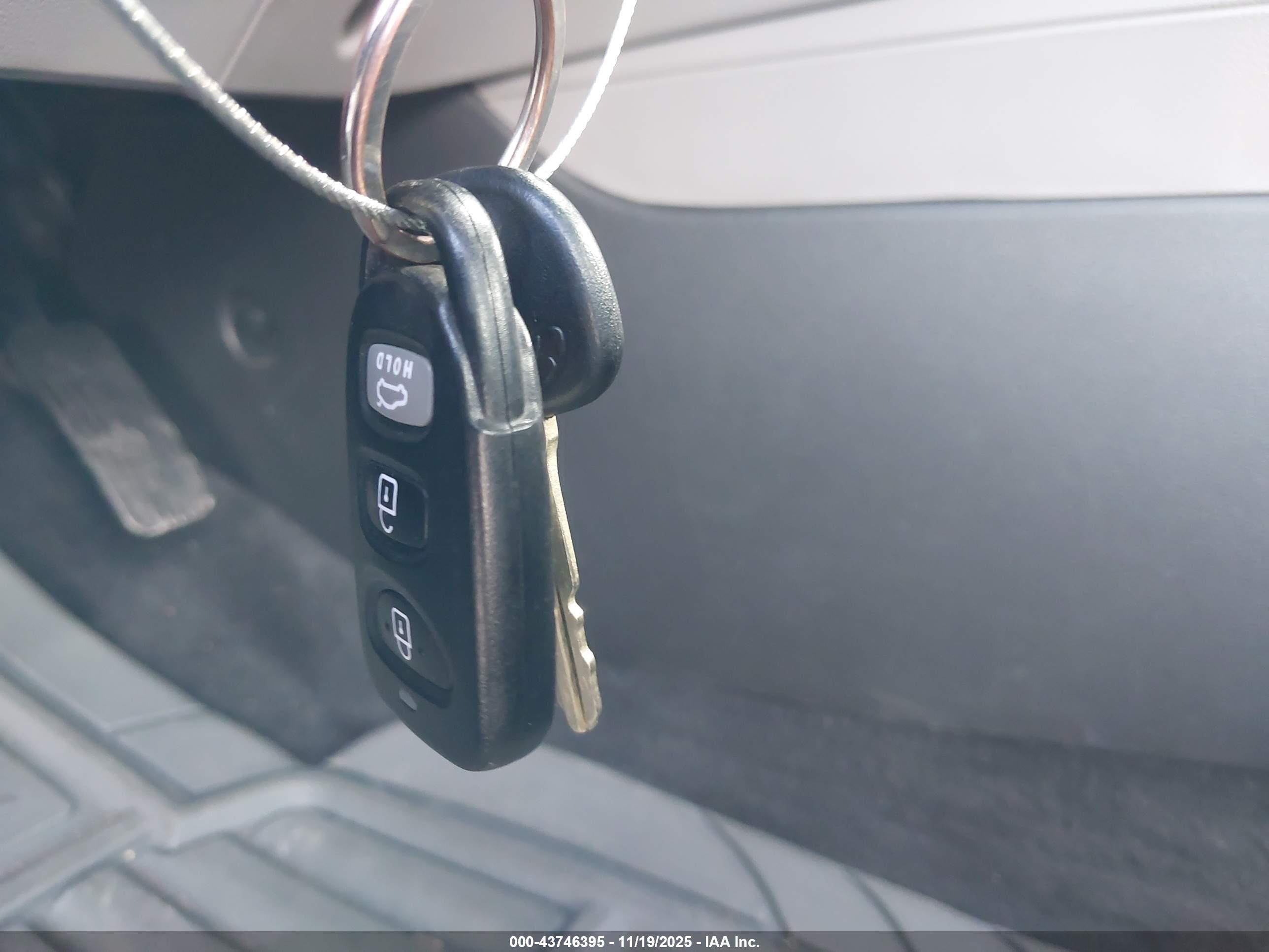 HYUNDAI ELANTRA image 11