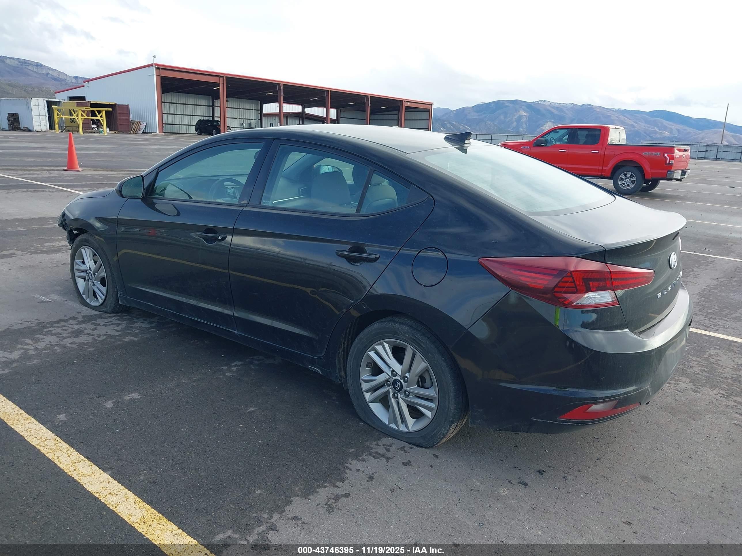HYUNDAI ELANTRA image 3