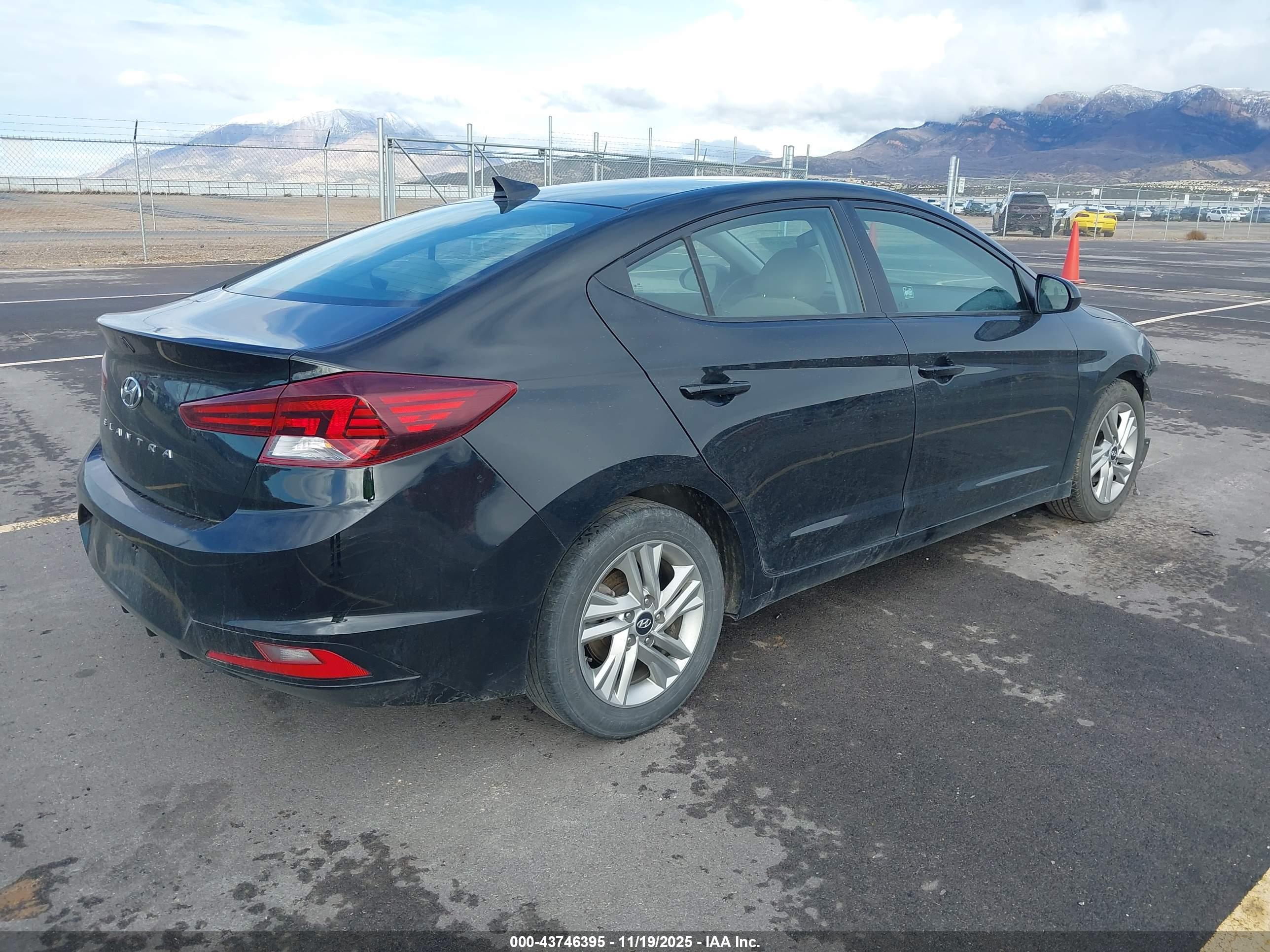HYUNDAI ELANTRA image 4