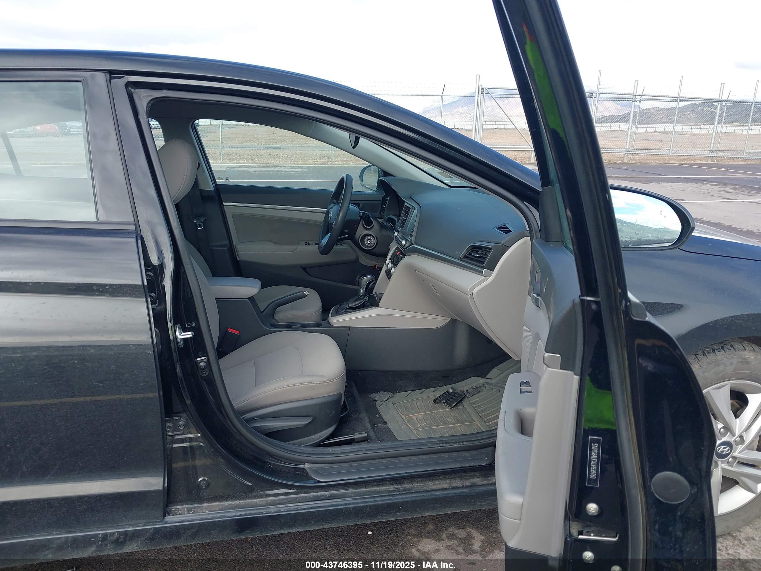 HYUNDAI ELANTRA image 5
