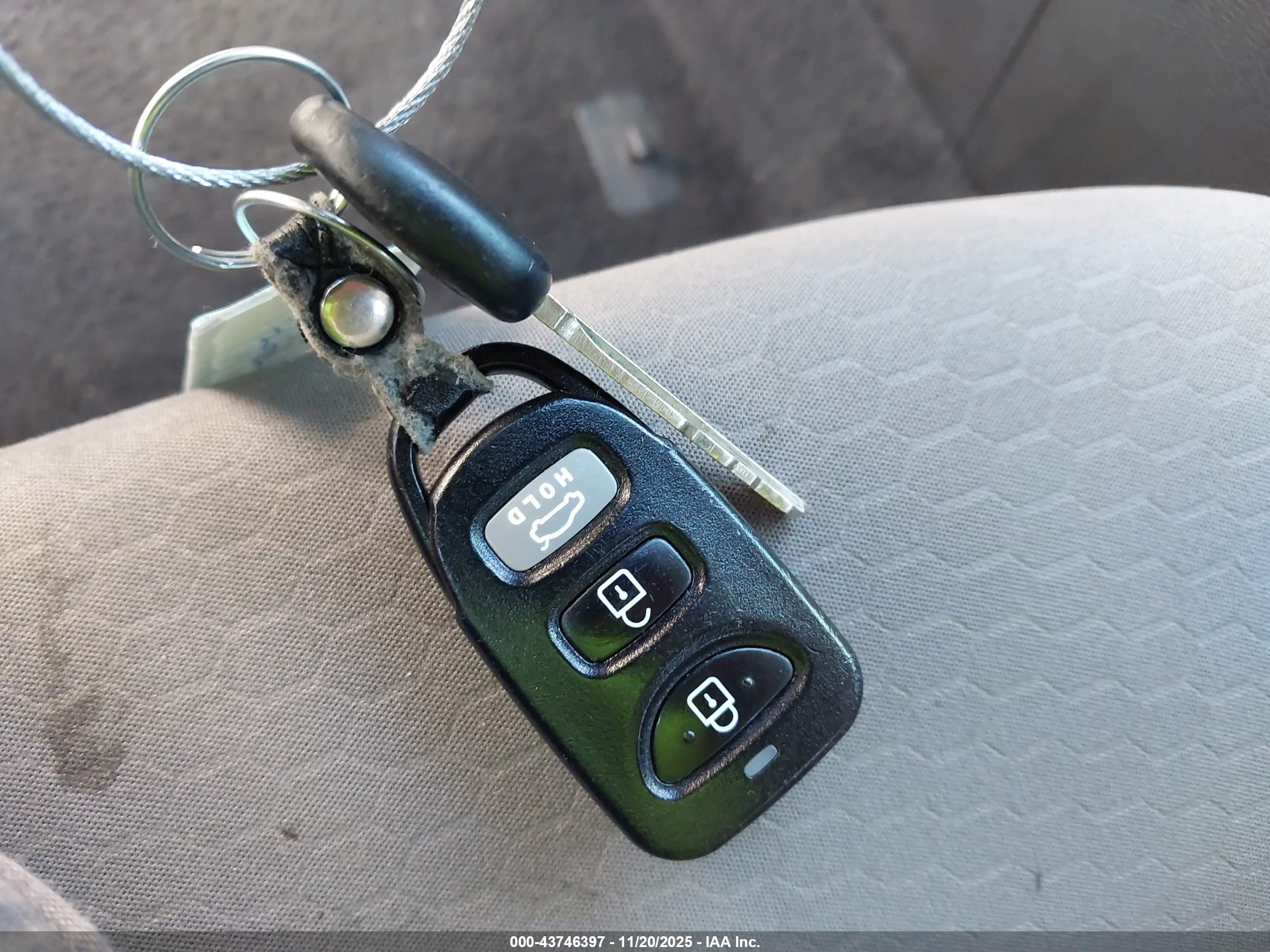 HYUNDAI ELANTRA image 11