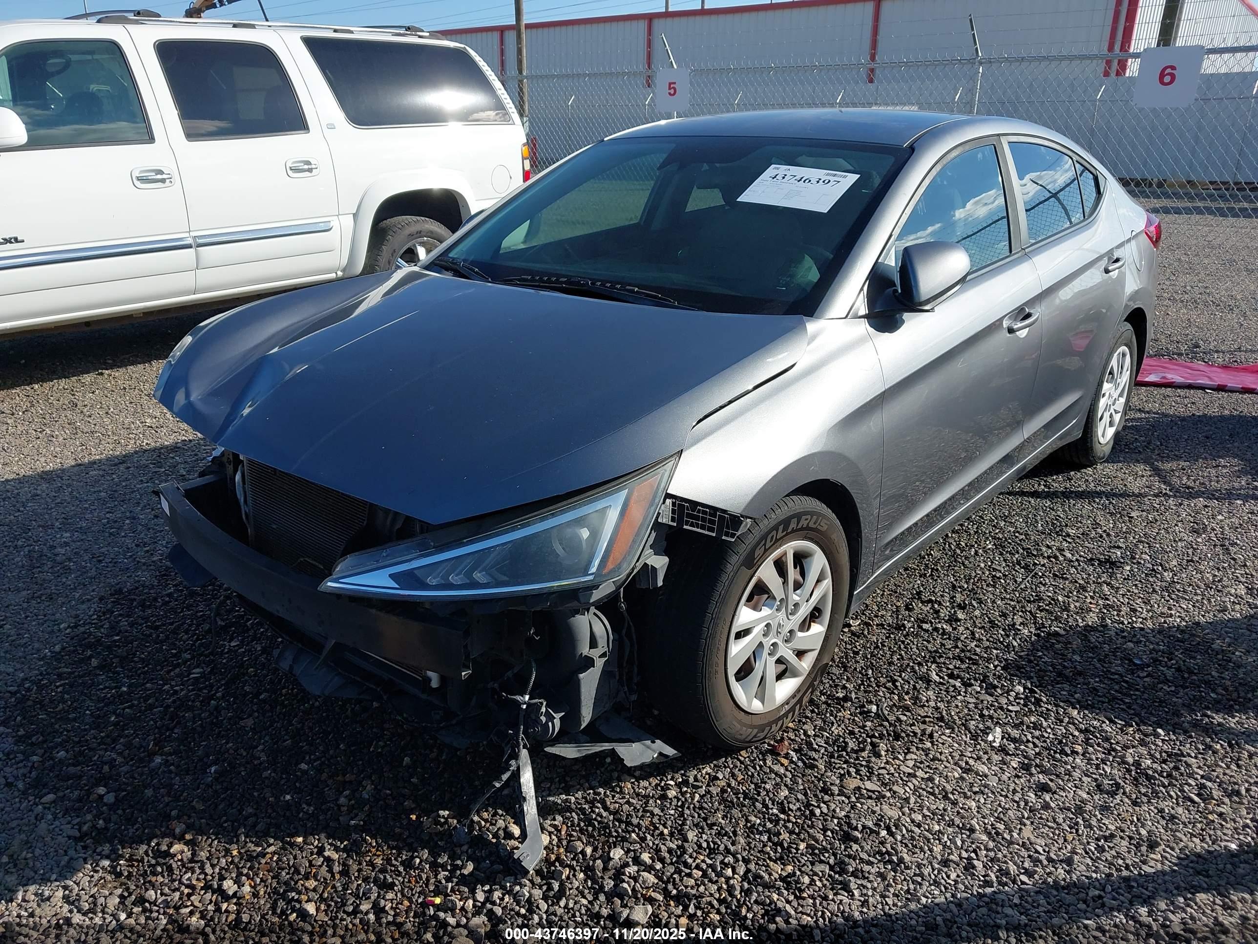 HYUNDAI ELANTRA image 2