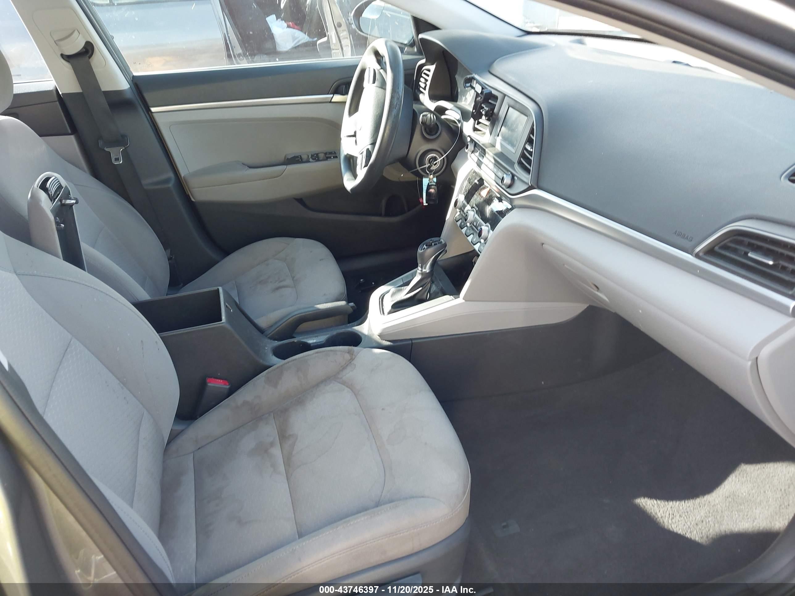 HYUNDAI ELANTRA image 5