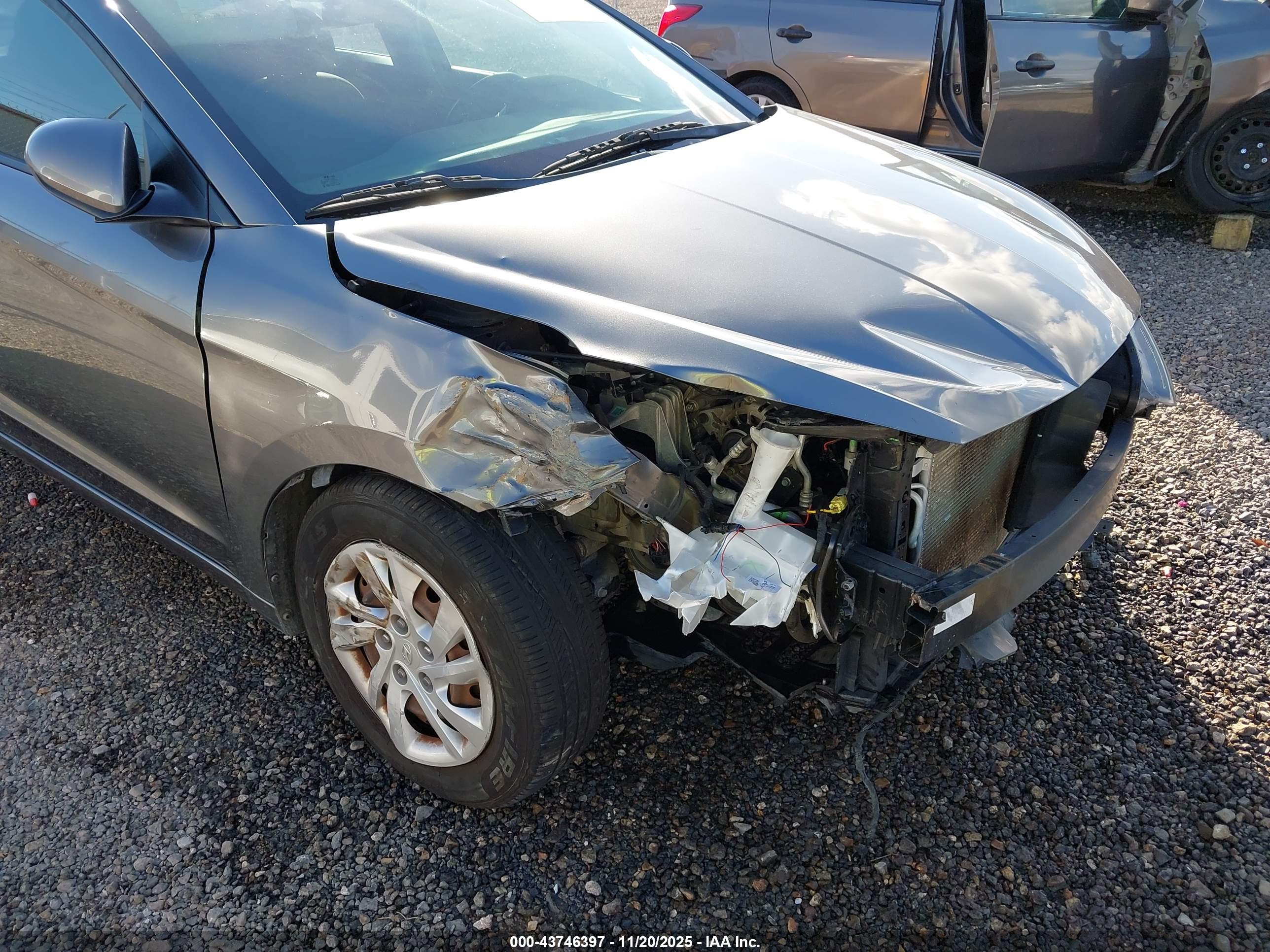 HYUNDAI ELANTRA image 6