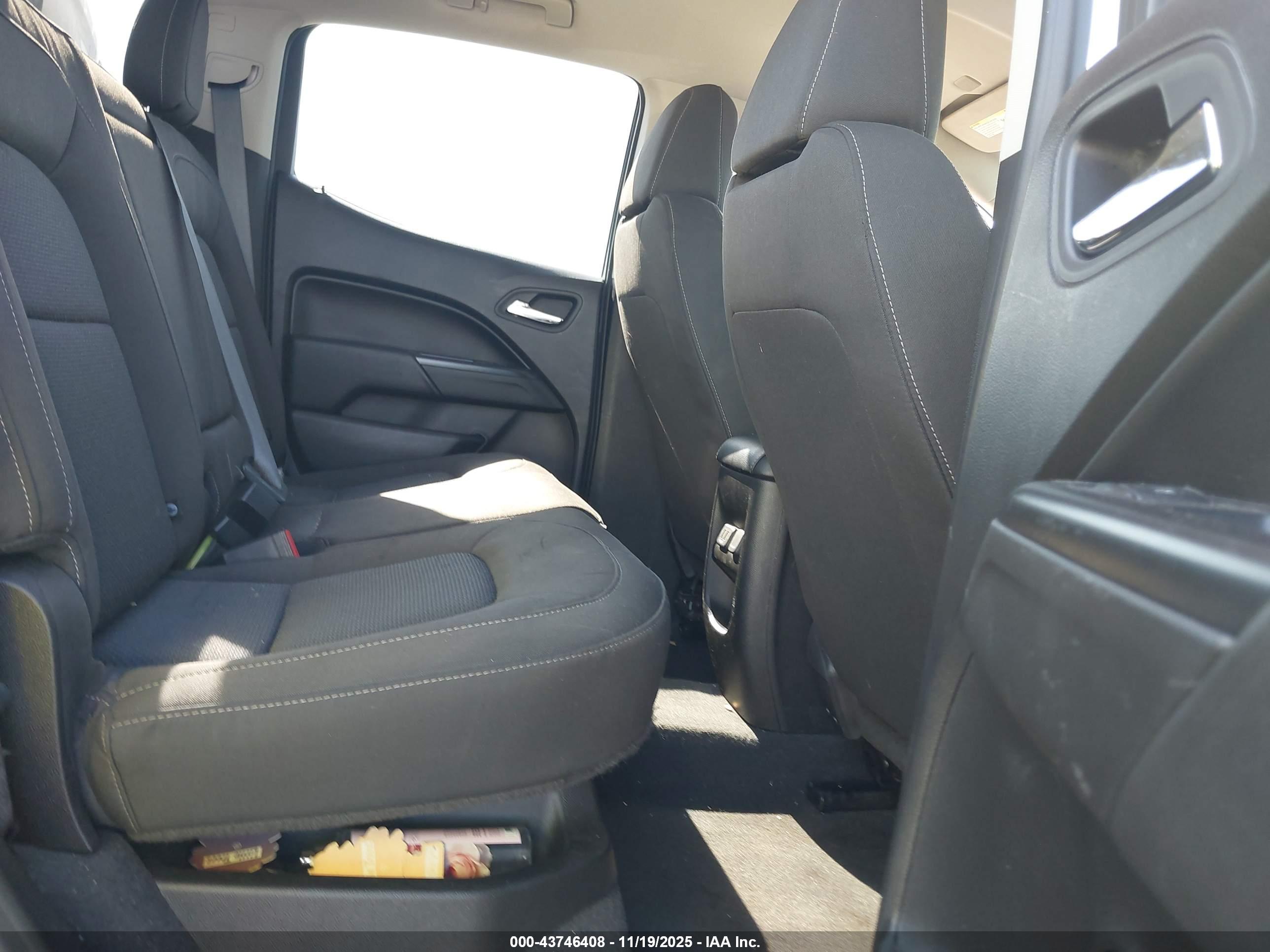 CHEVROLET COLORADO image 8