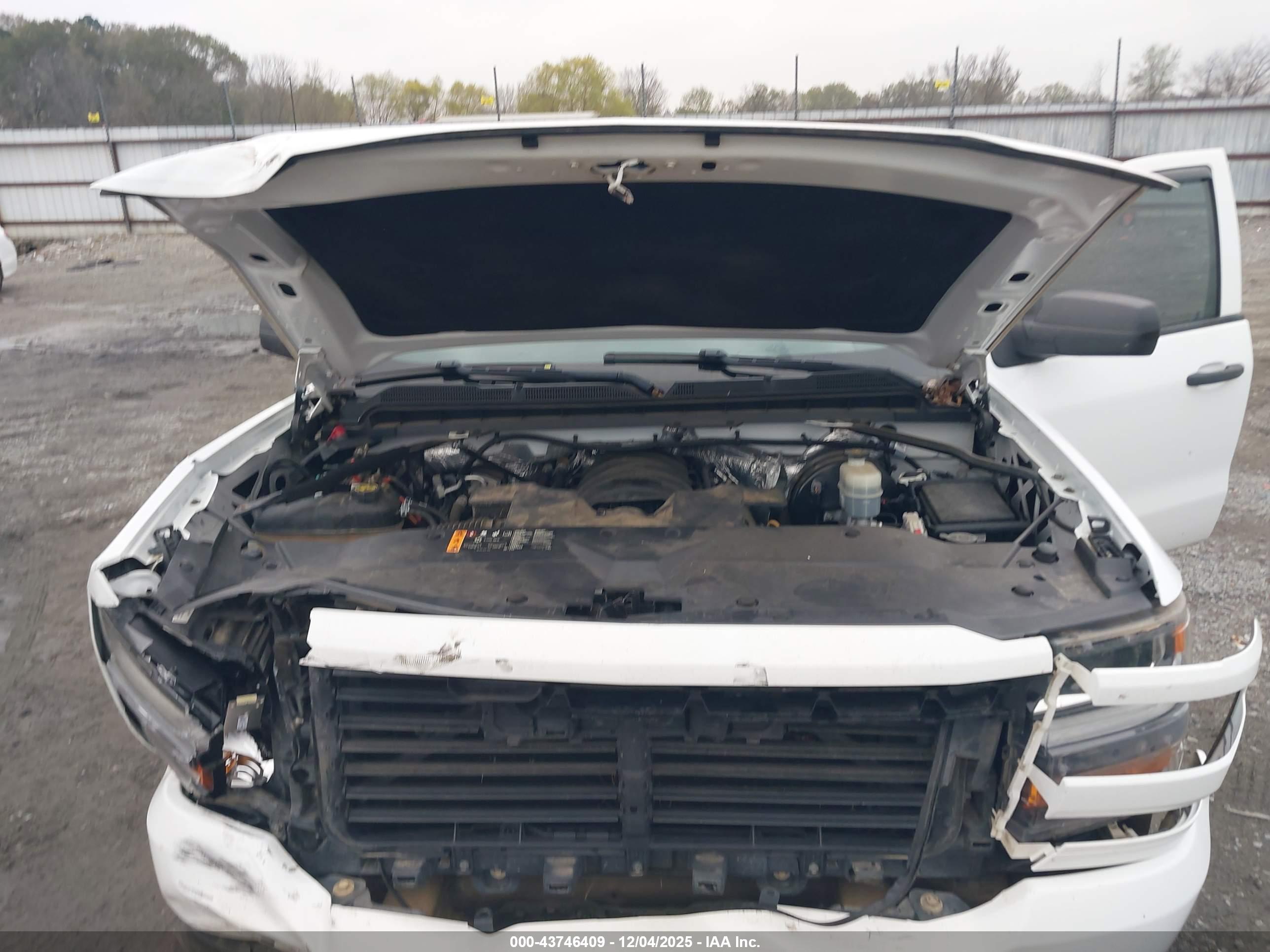CHEVROLET SILVERADO image 10