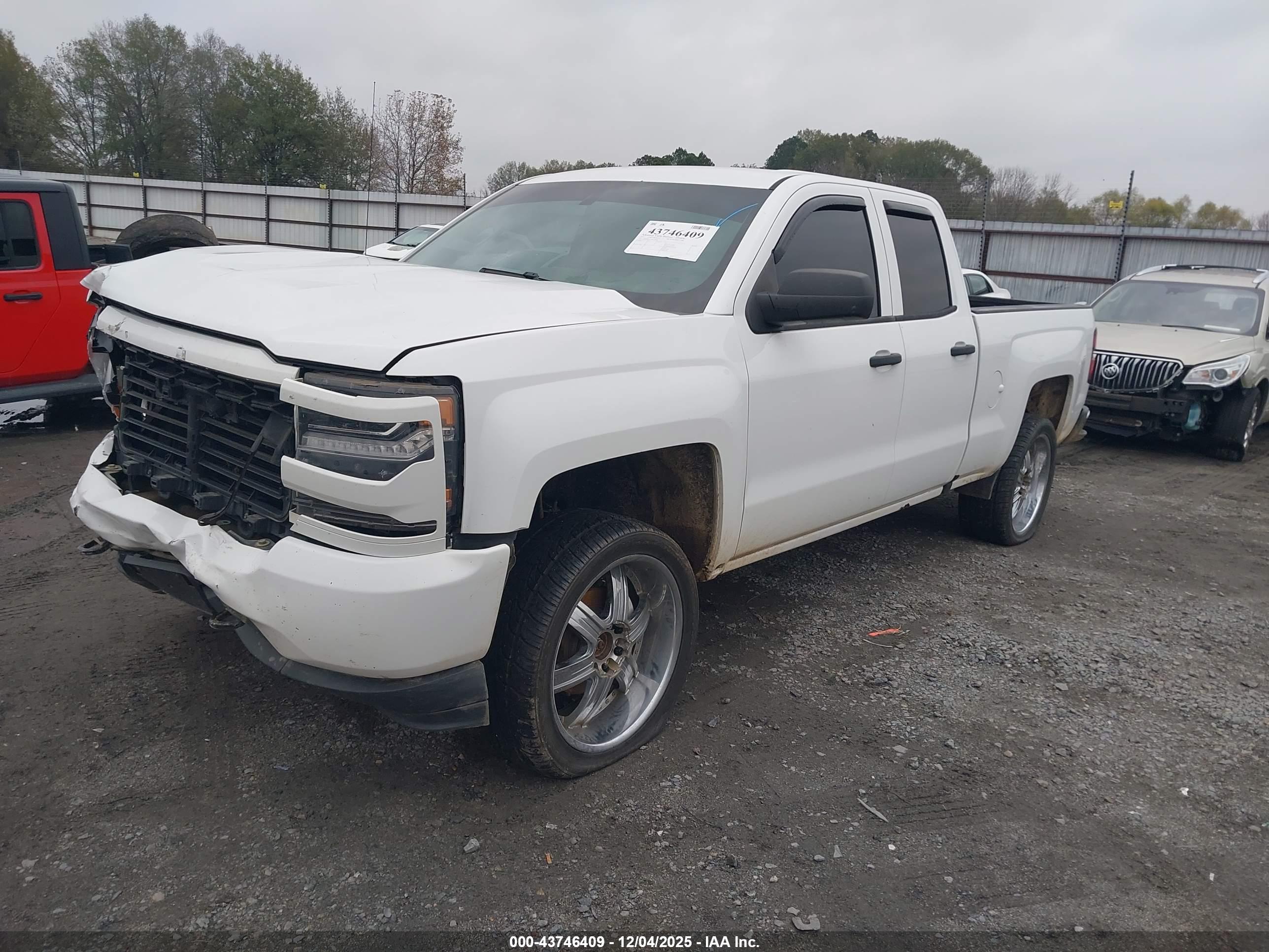 CHEVROLET SILVERADO image 2